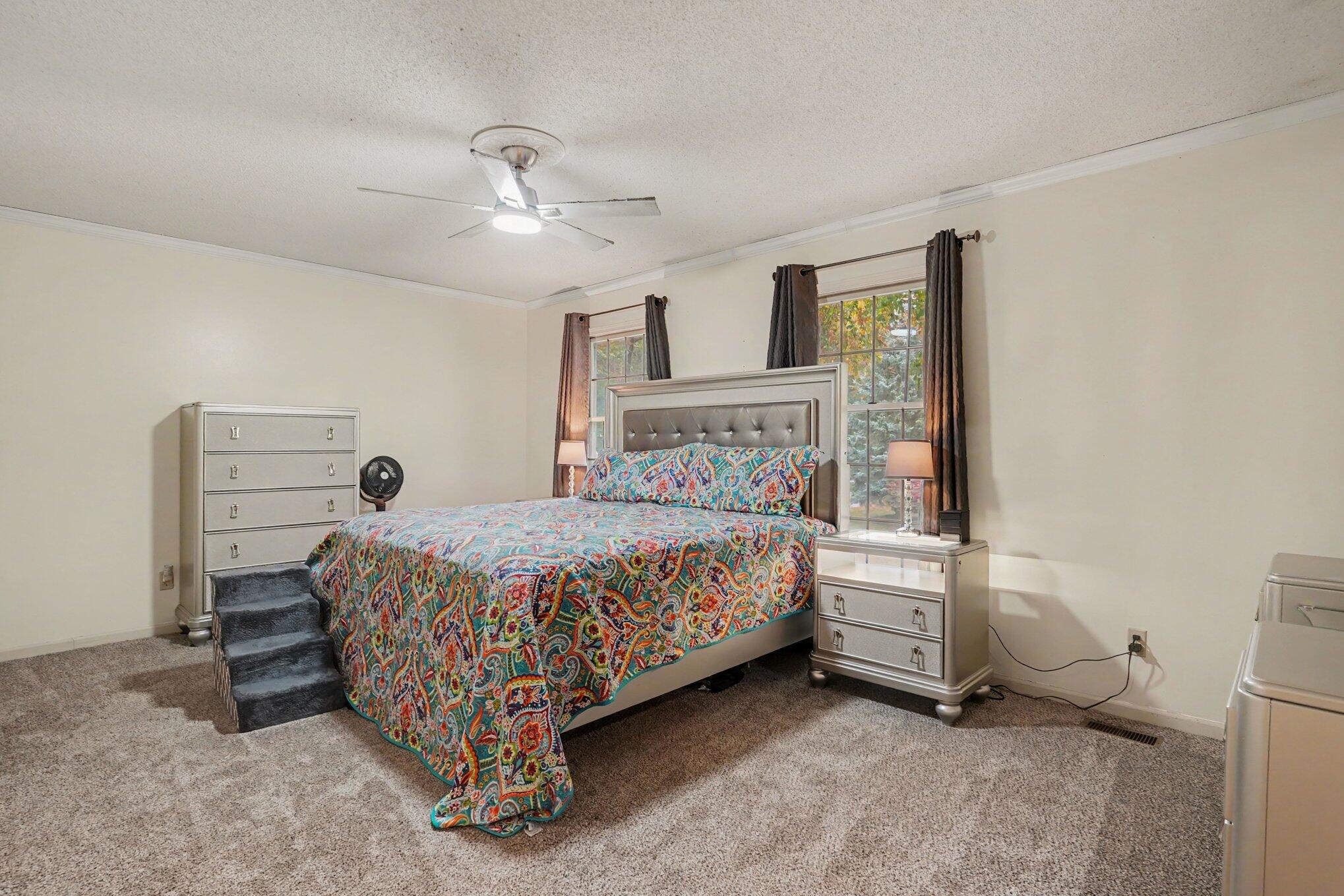 945 W Wellington Court Muskegon MI 49441