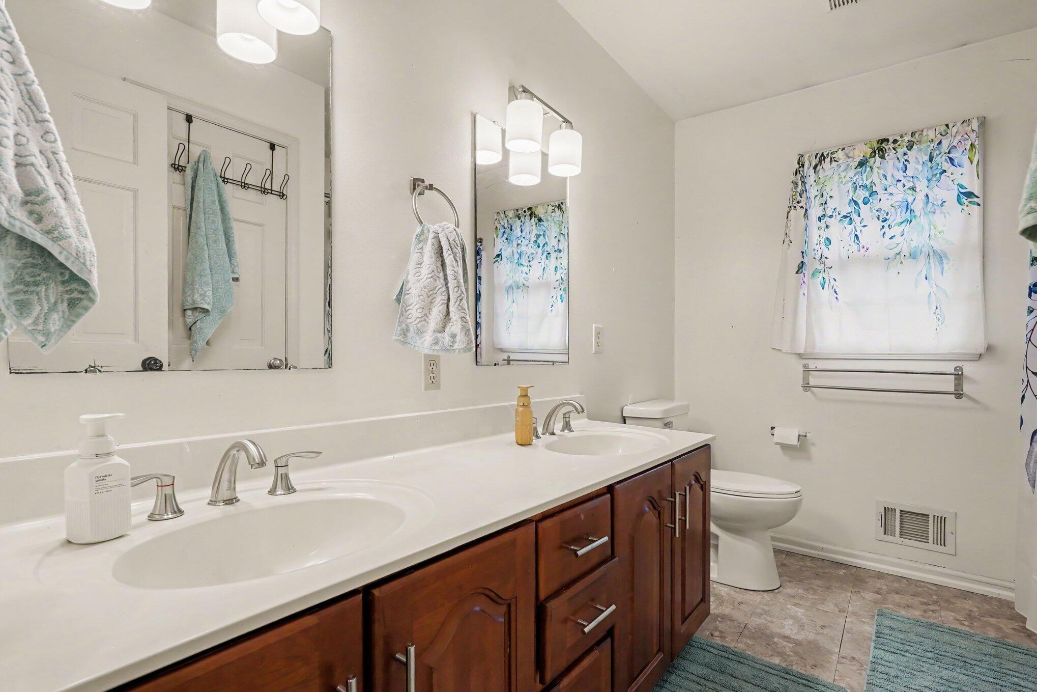 945 W Wellington Court Muskegon MI 49441