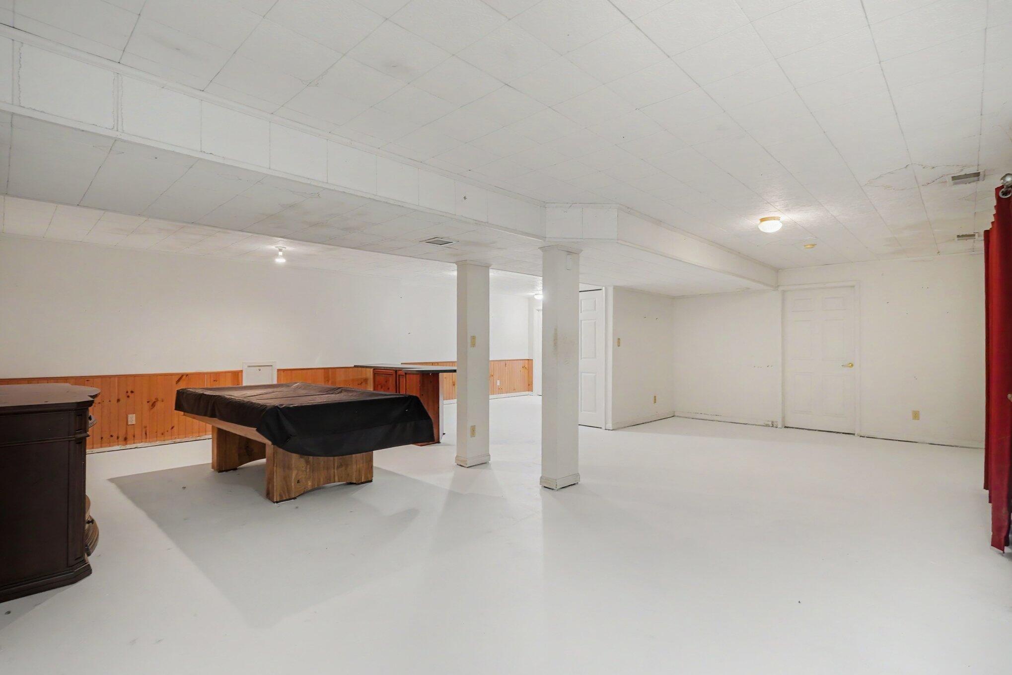 945 W Wellington Court Muskegon MI 49441