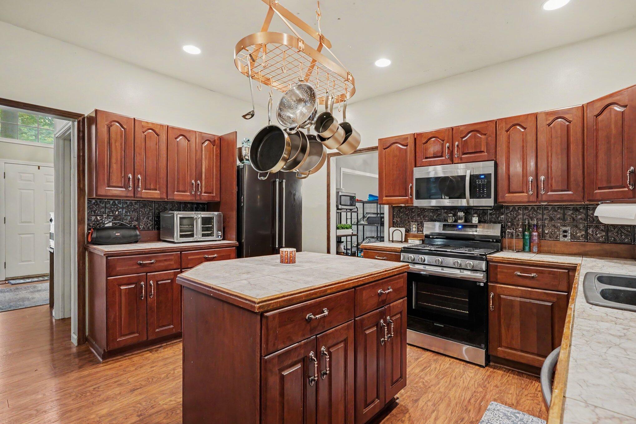 945 W Wellington Court Muskegon MI 49441