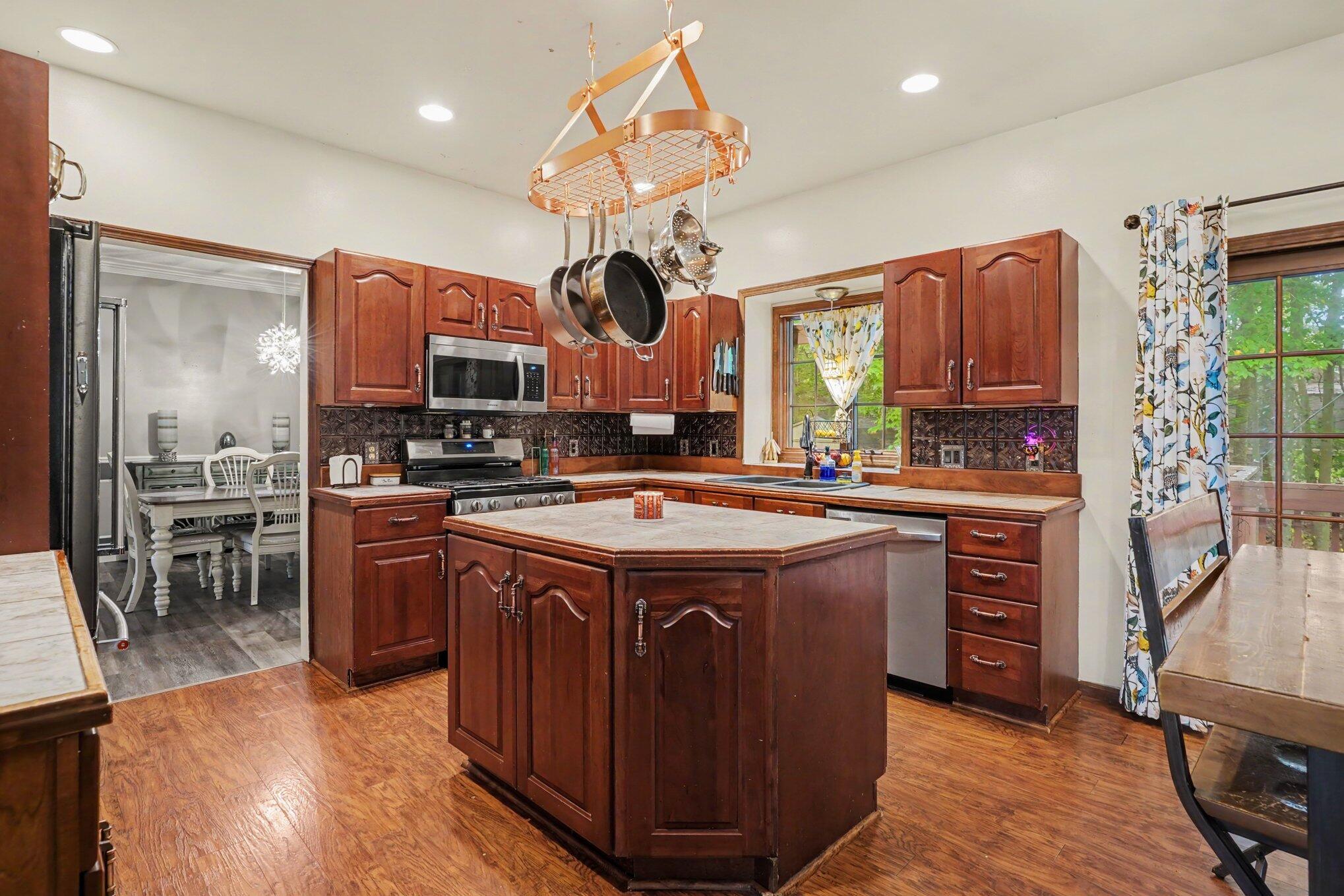 945 W Wellington Court Muskegon MI 49441