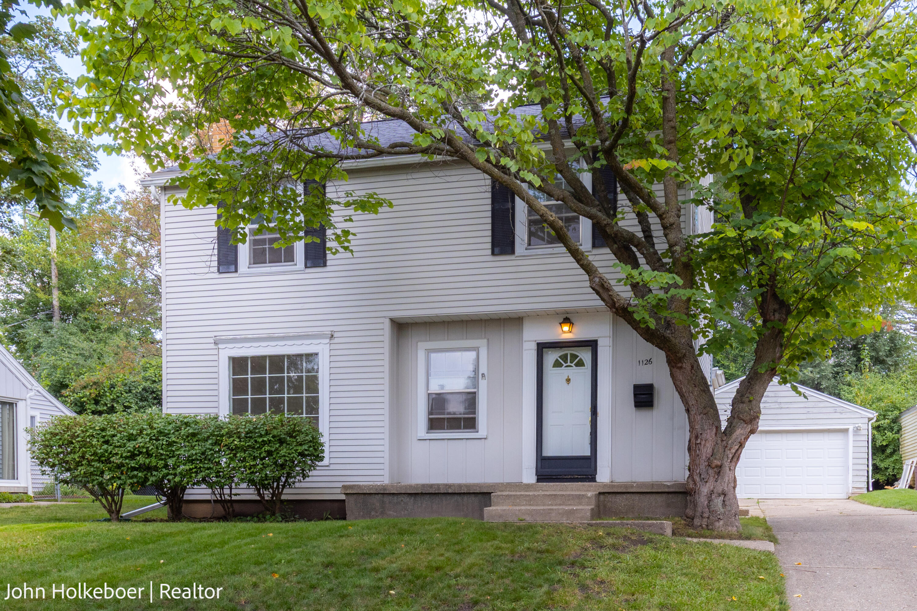 1126 Kenesaw Drive SE East Grand Rapids MI 49506