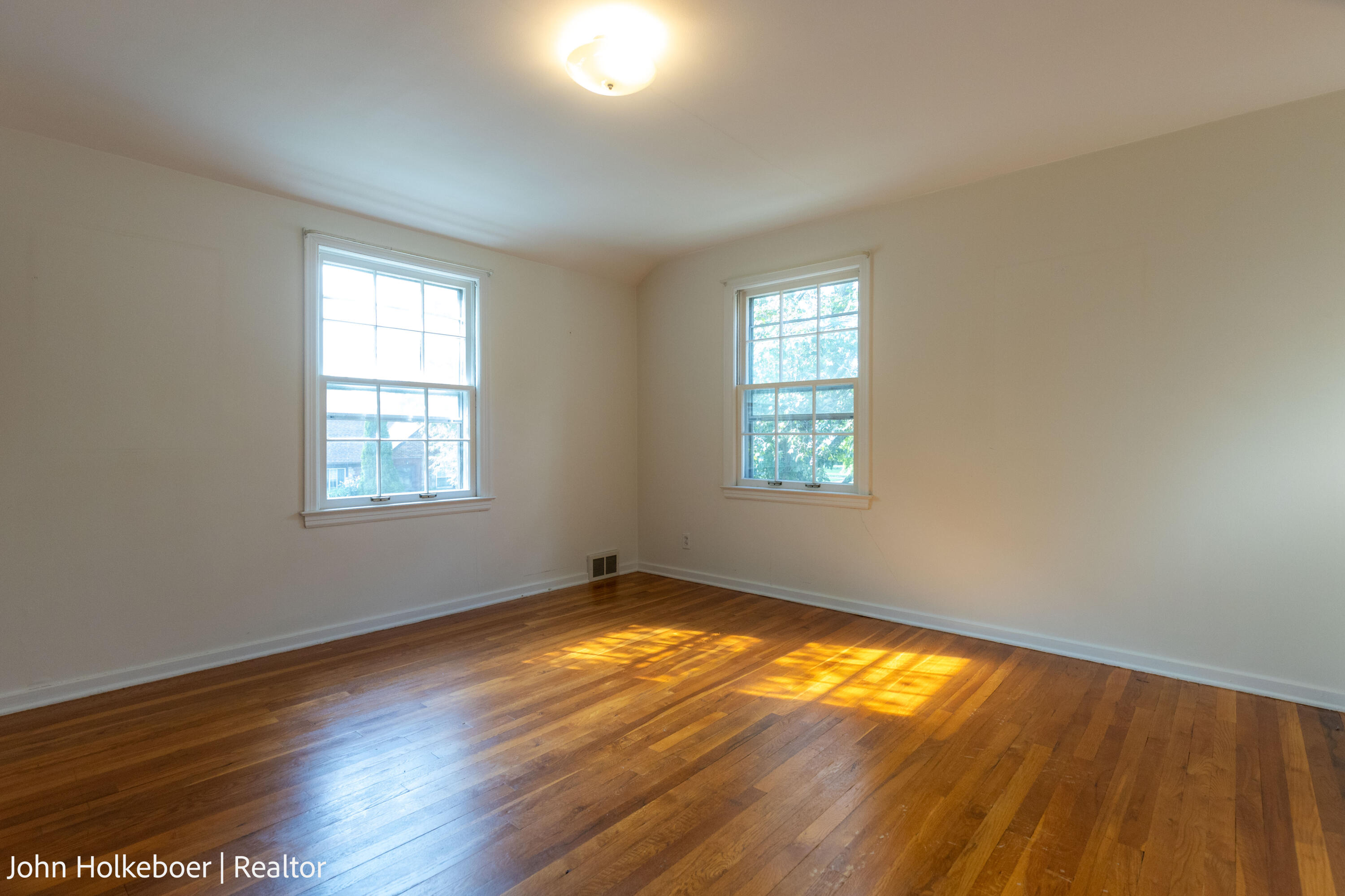 1126 Kenesaw Drive SE East Grand Rapids MI 49506