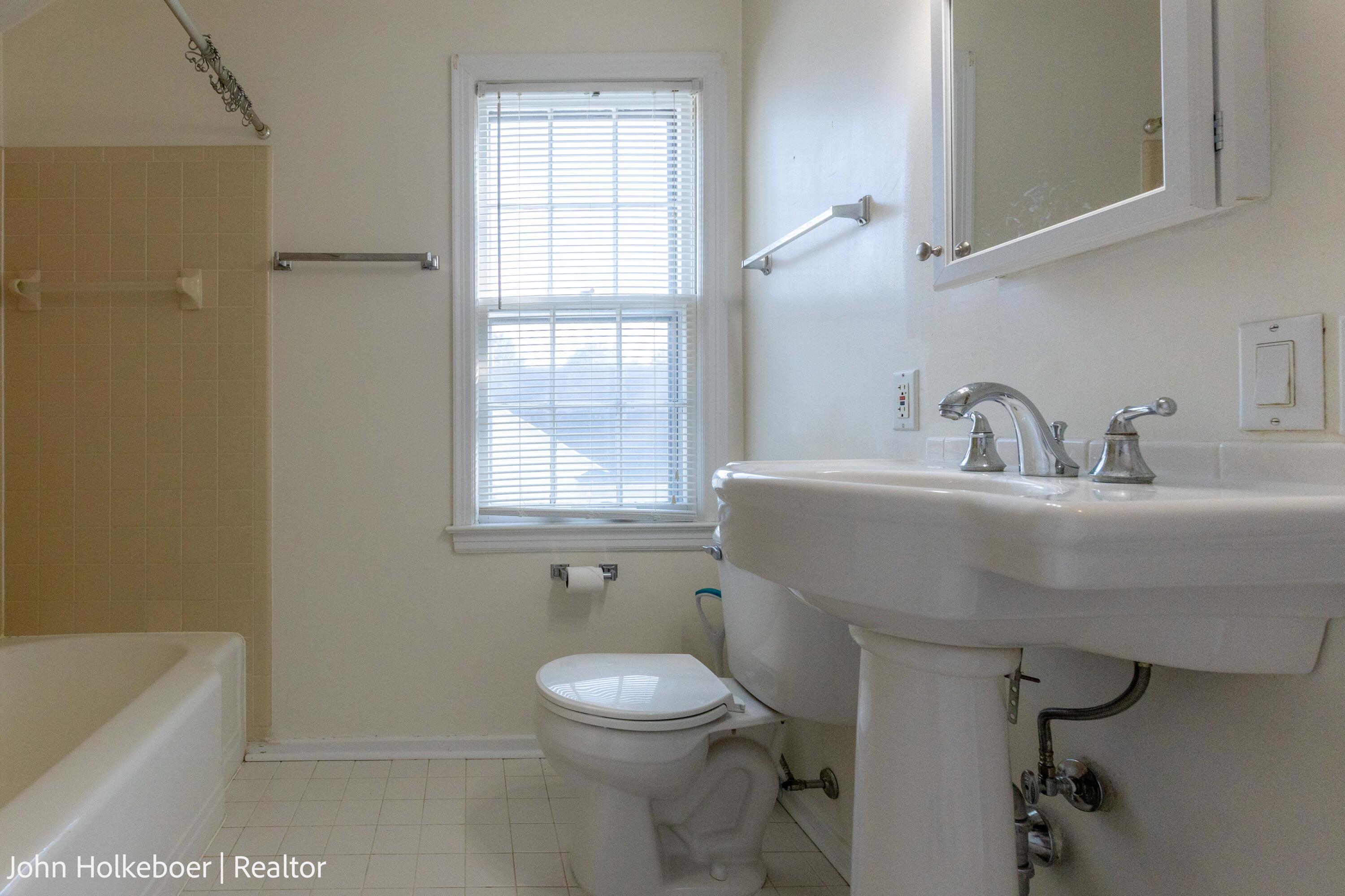 1126 Kenesaw Drive SE East Grand Rapids MI 49506