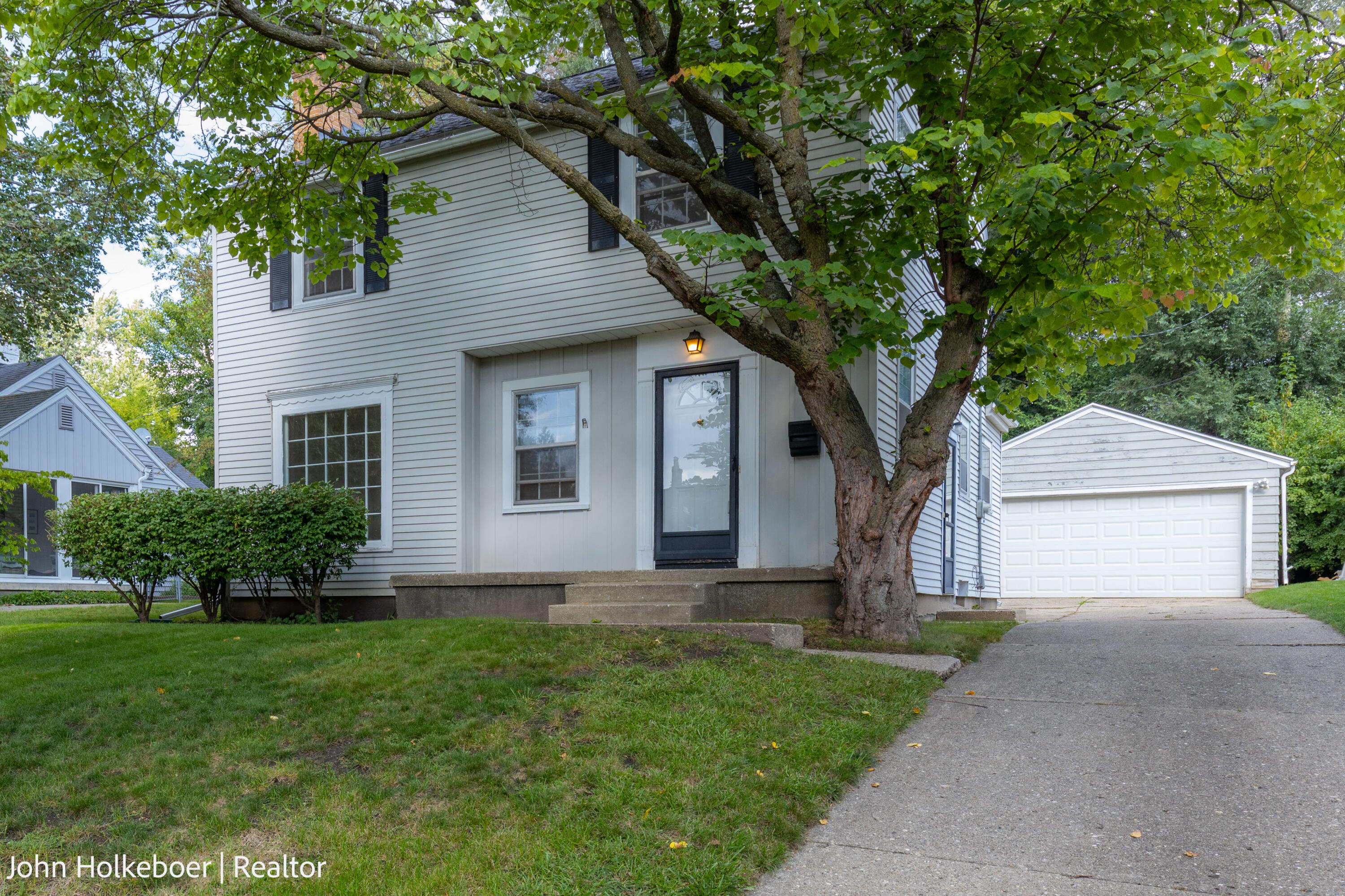 1126 Kenesaw Drive SE East Grand Rapids MI 49506