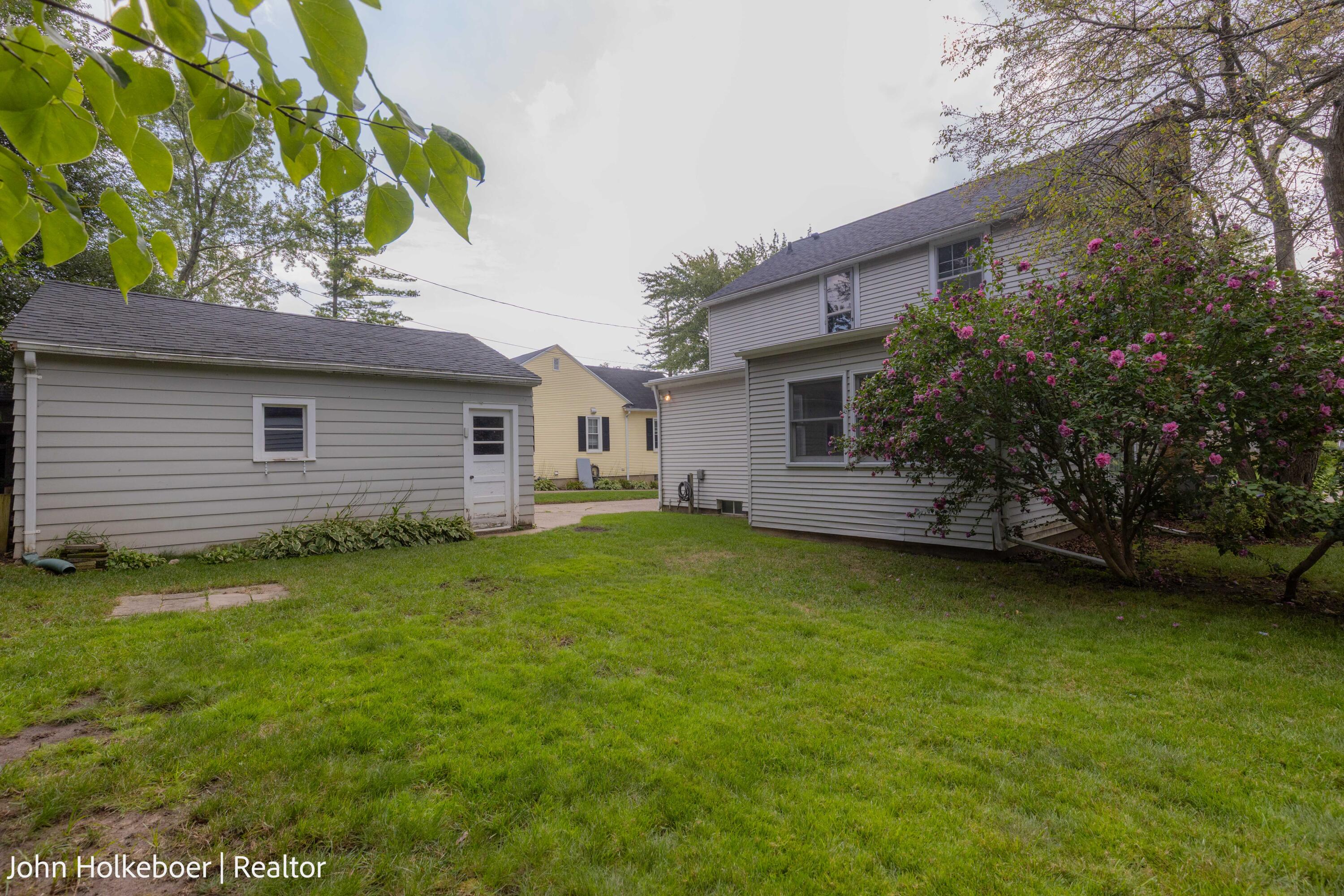 1126 Kenesaw Drive SE East Grand Rapids MI 49506