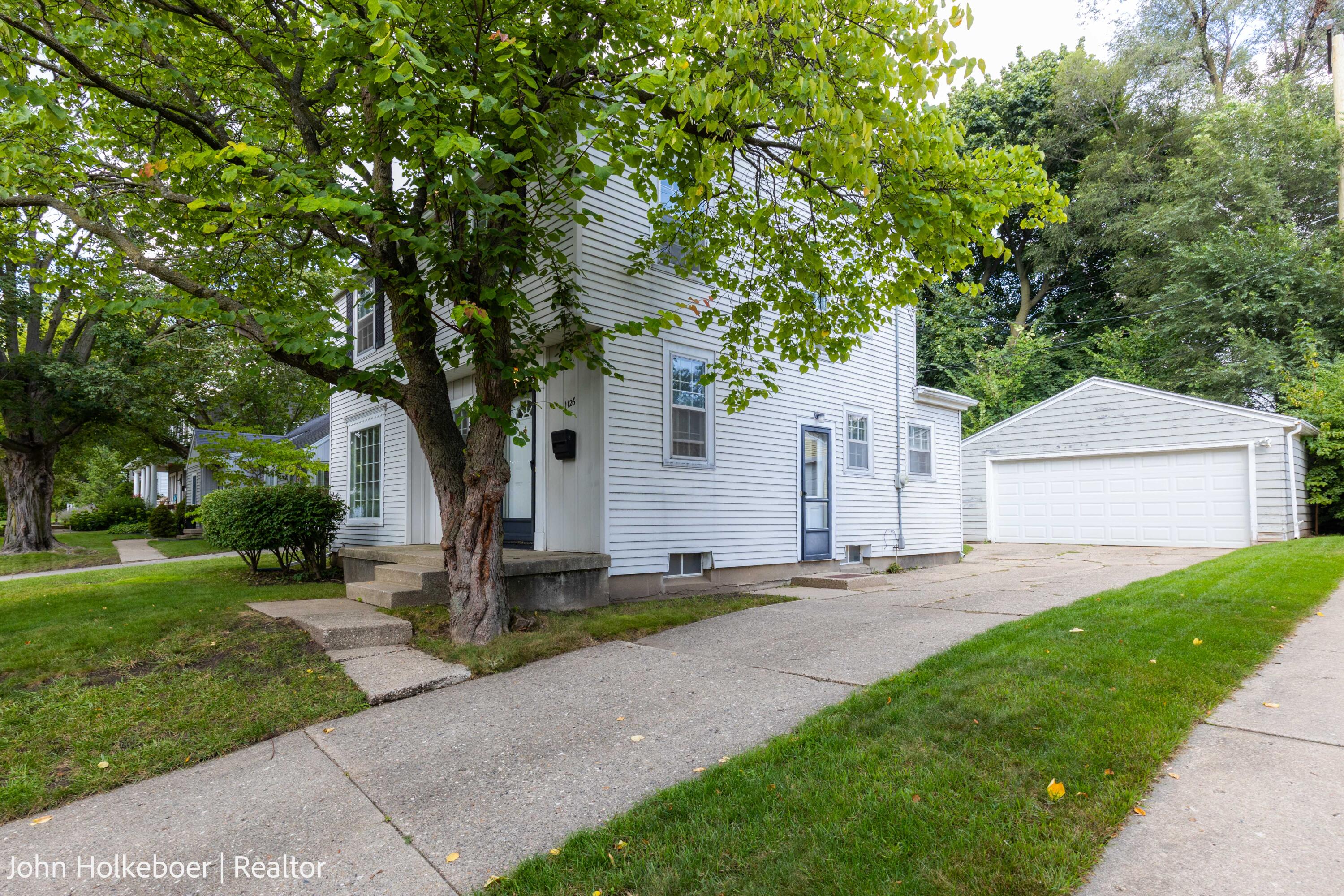 1126 Kenesaw Drive SE East Grand Rapids MI 49506