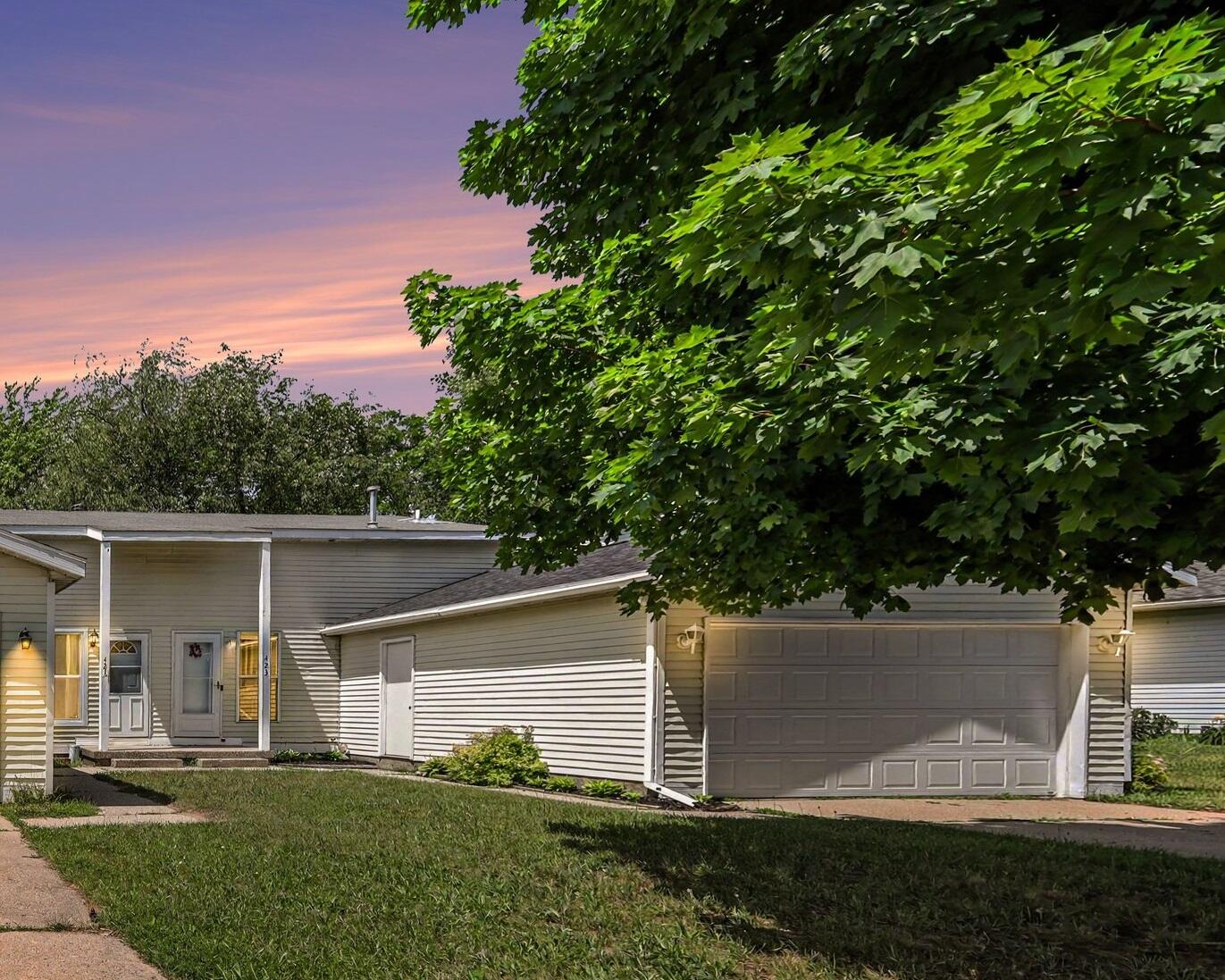 423 Pine Place Street SE Grand Rapids MI 49548
