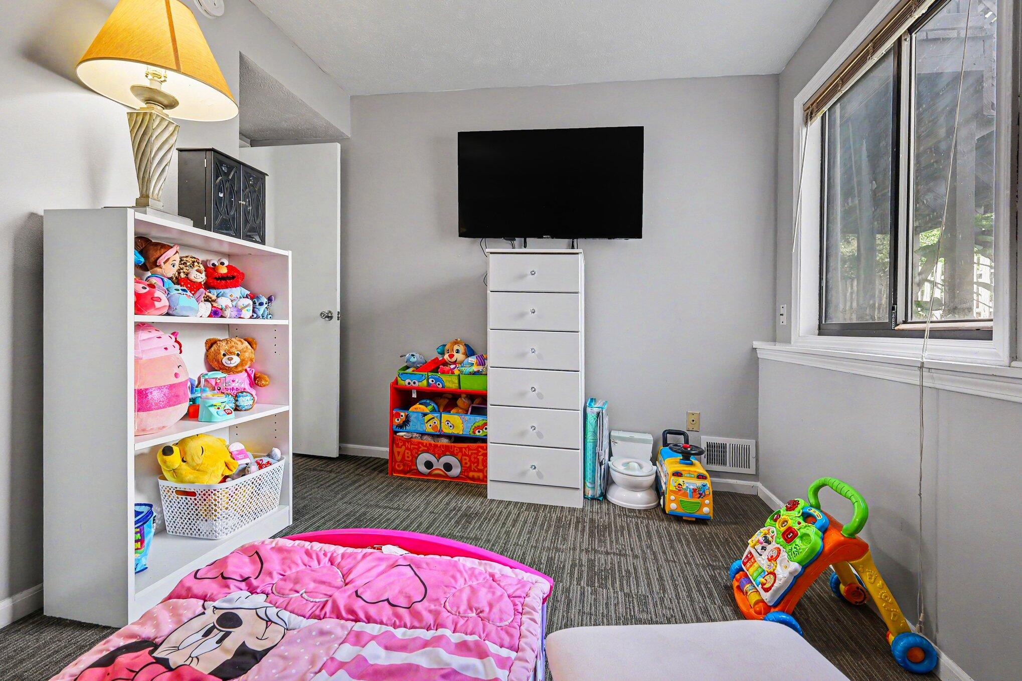423 Pine Place Street SE Grand Rapids MI 49548