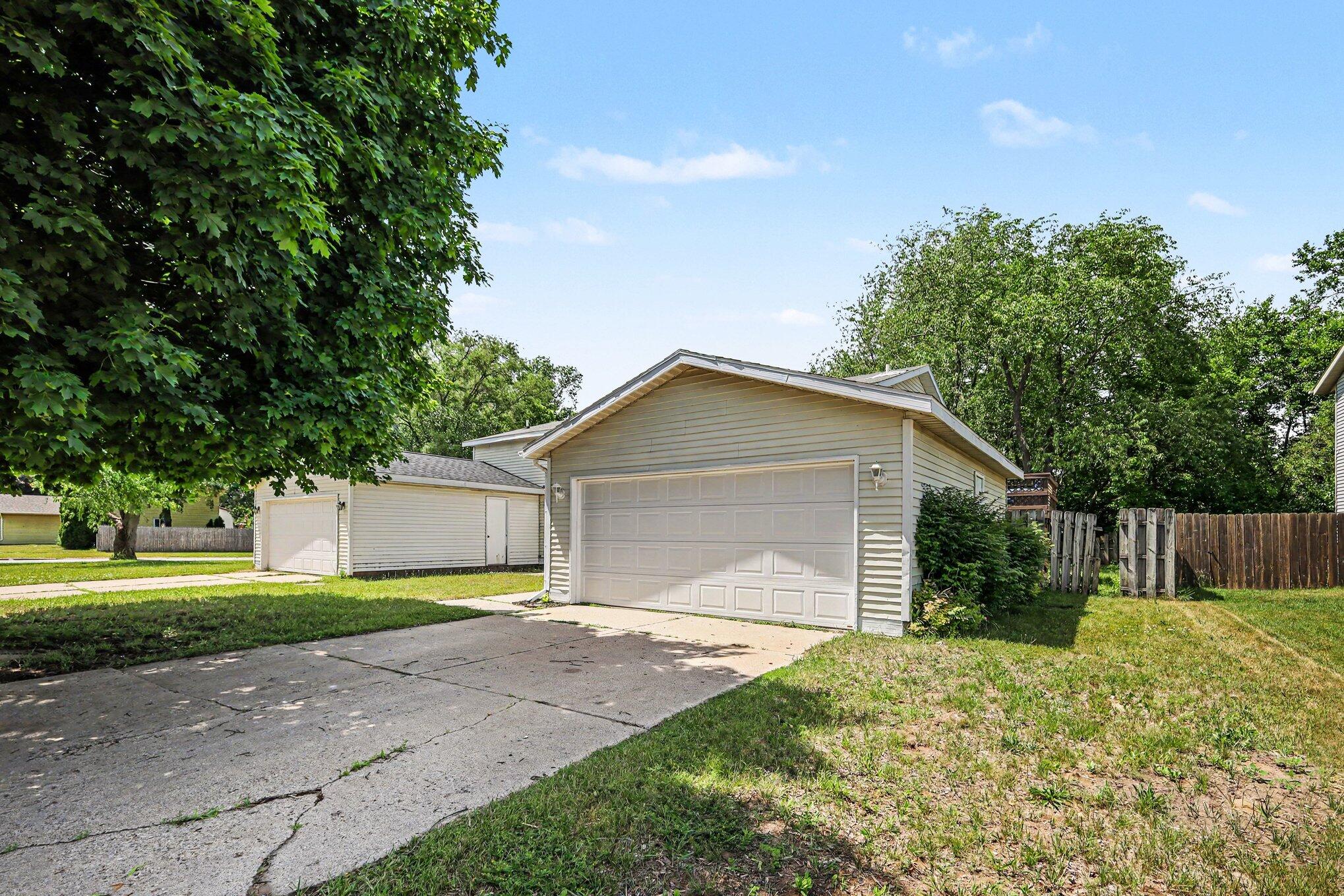 423 Pine Place Street SE Grand Rapids MI 49548