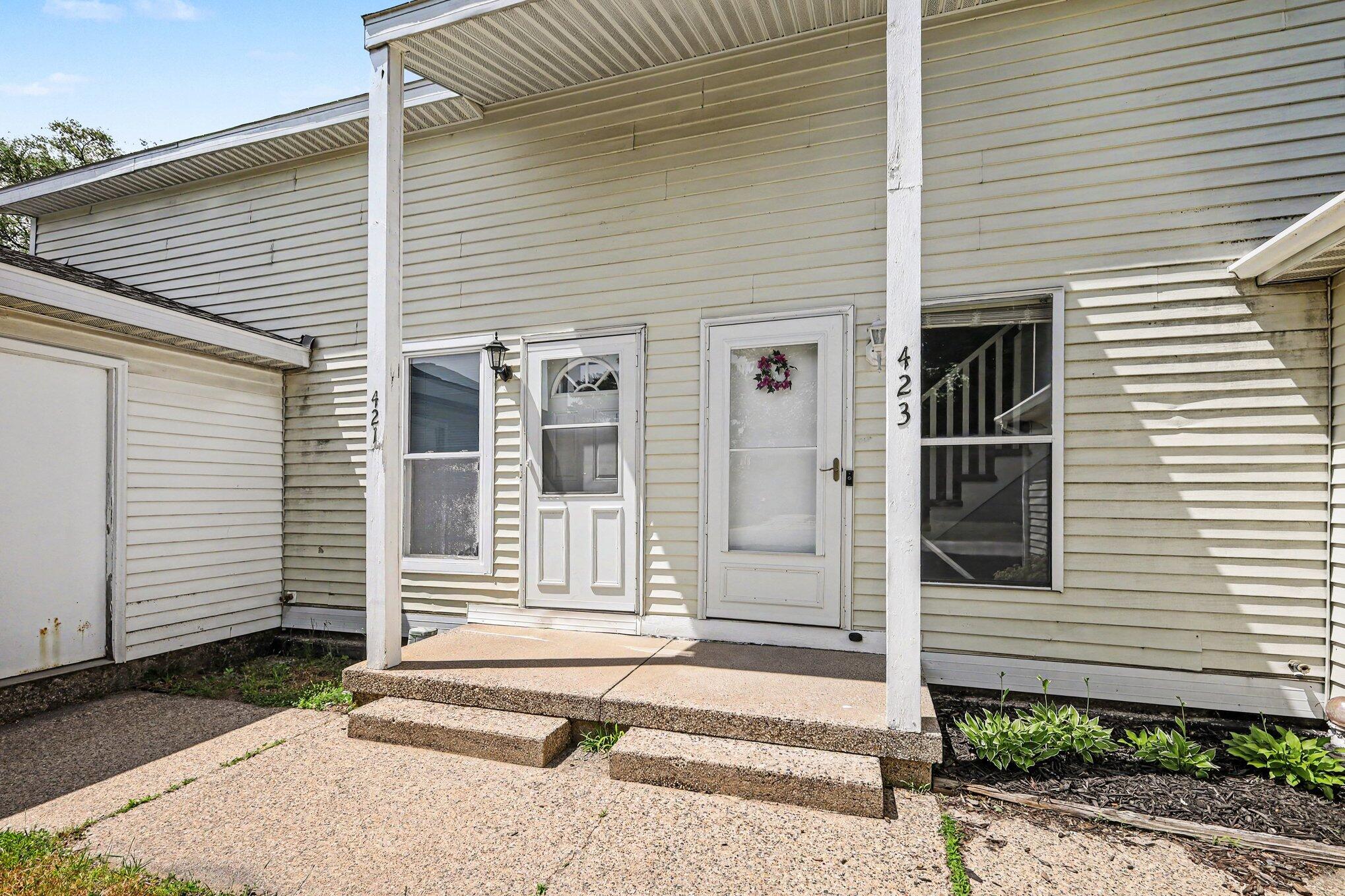 423 Pine Place Street SE Grand Rapids MI 49548