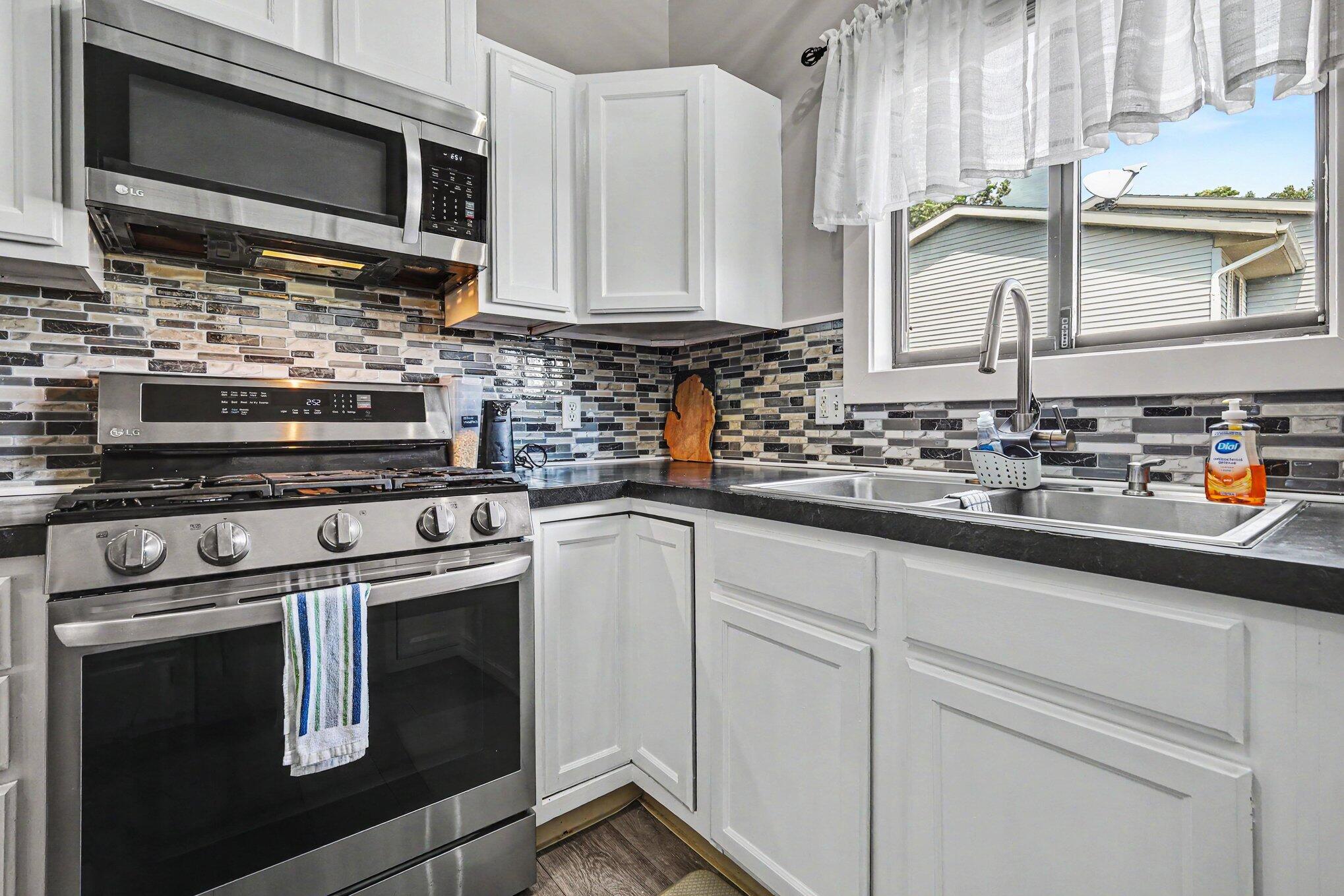 423 Pine Place Street SE Grand Rapids MI 49548
