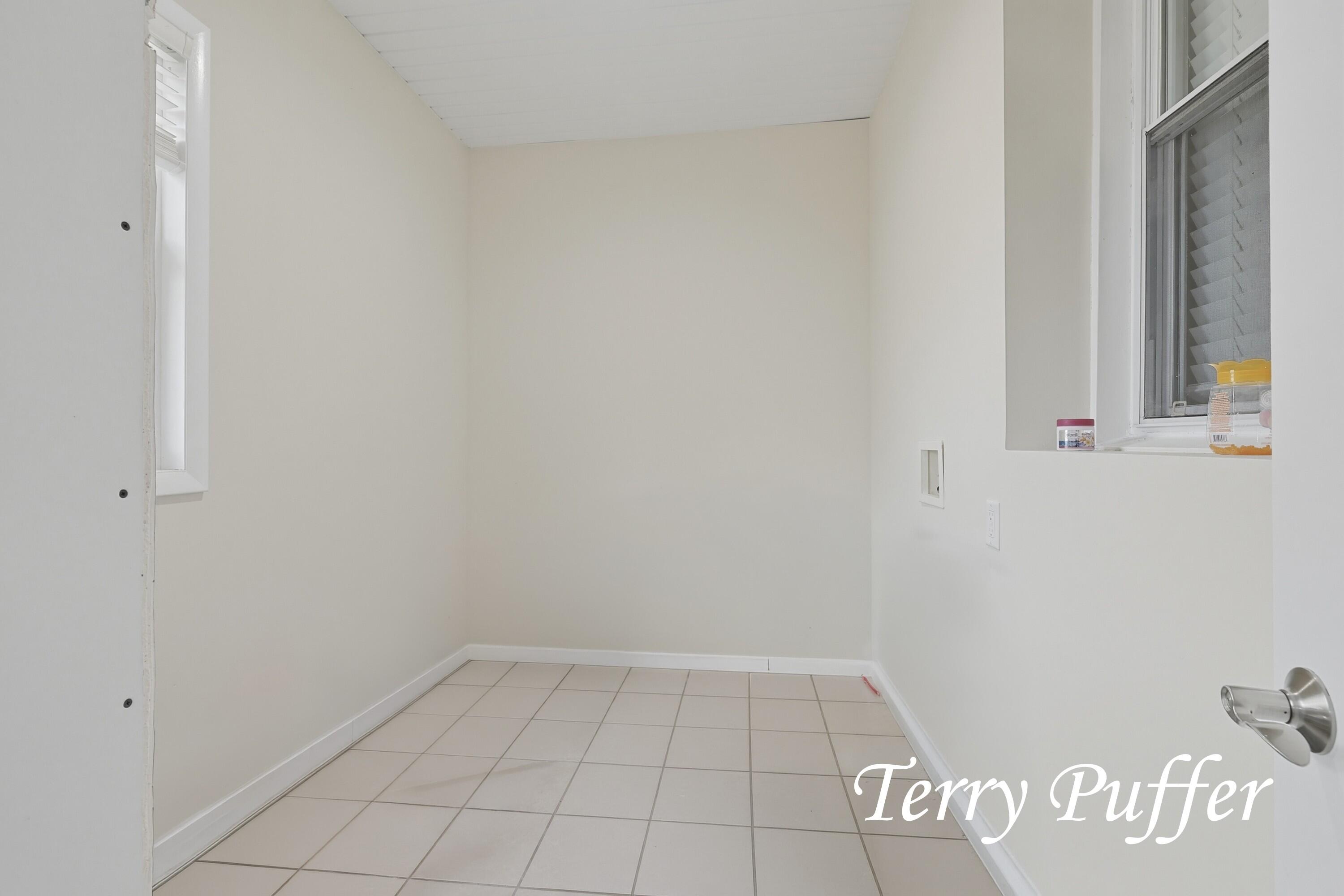 1559 Glenwood Avenue Muskegon MI 49445