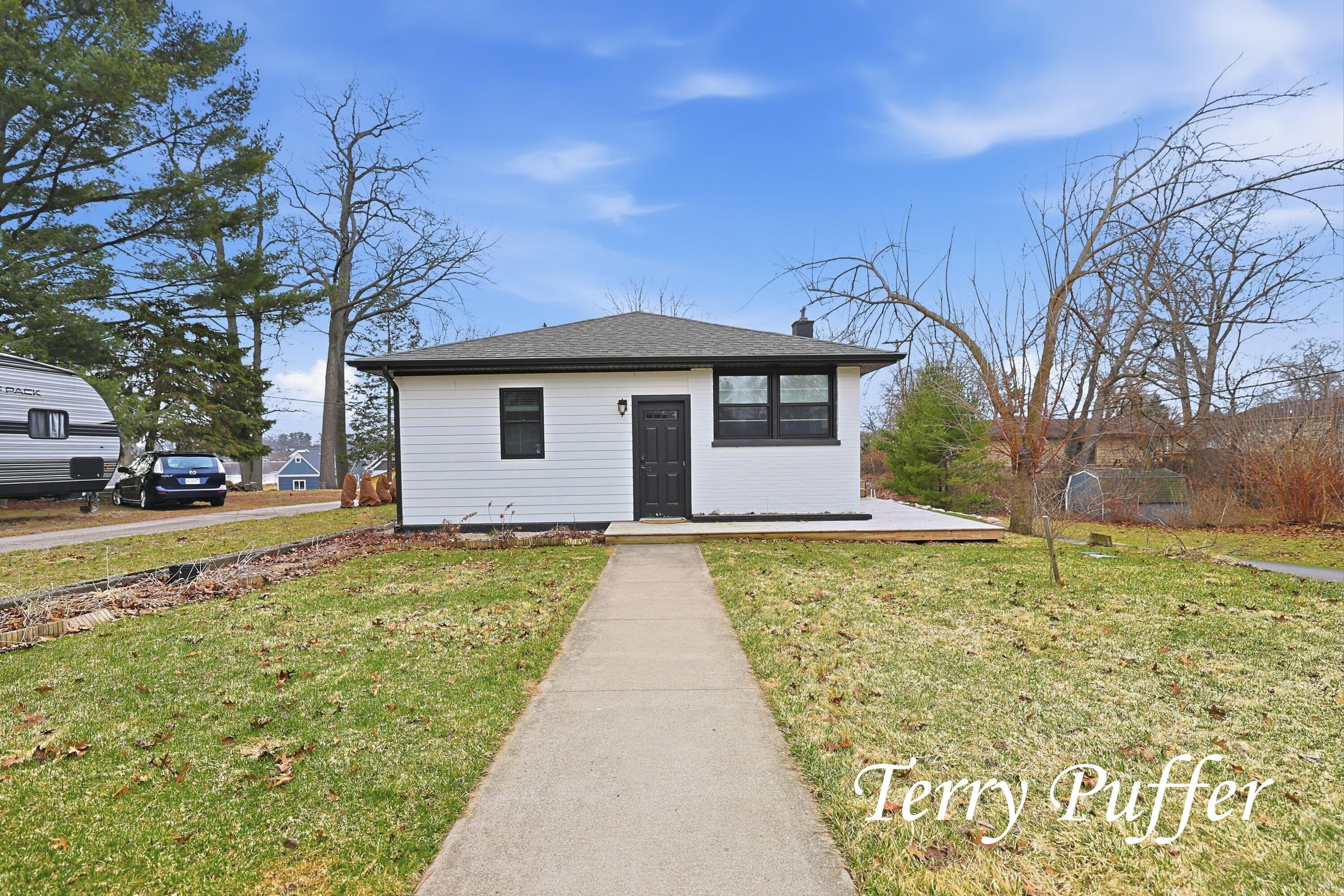 1559 Glenwood Avenue Muskegon MI 49445