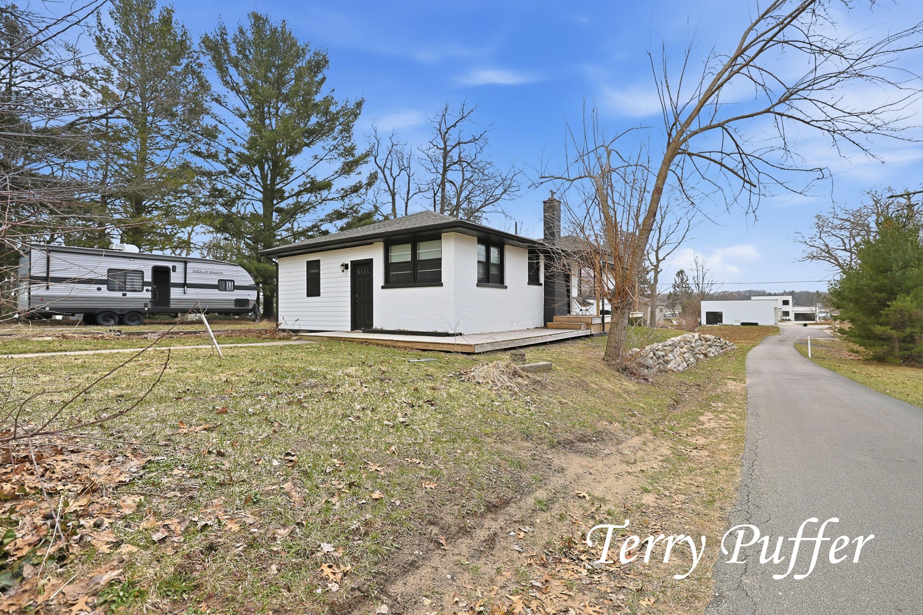1559 Glenwood Avenue Muskegon MI 49445
