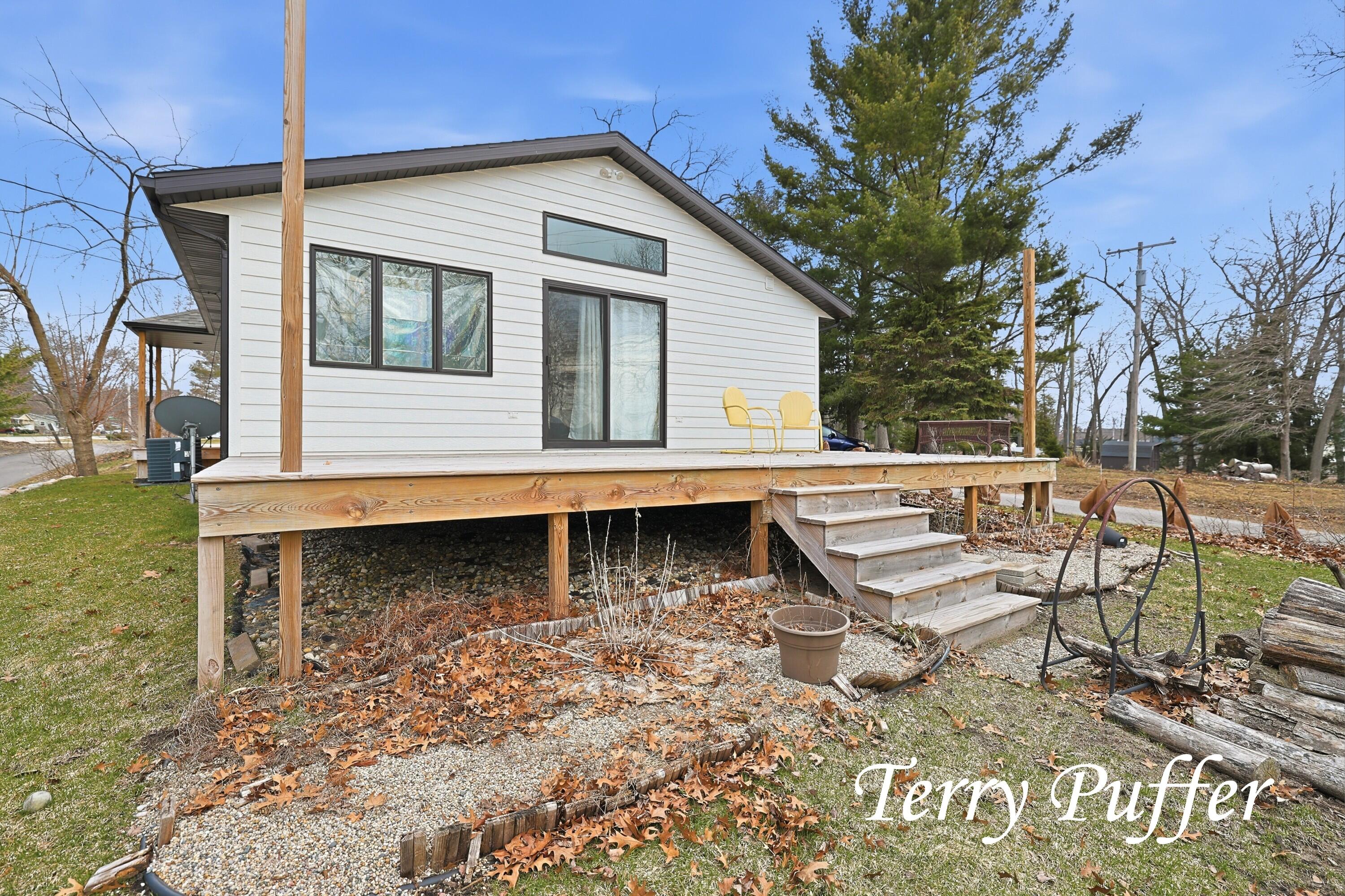 1559 Glenwood Avenue Muskegon MI 49445