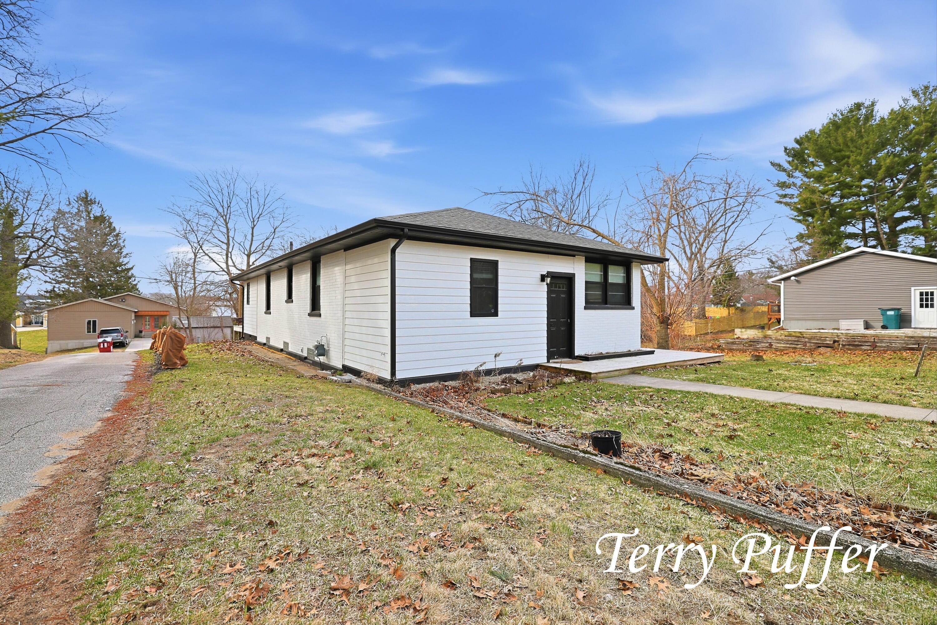 1559 Glenwood Avenue Muskegon MI 49445