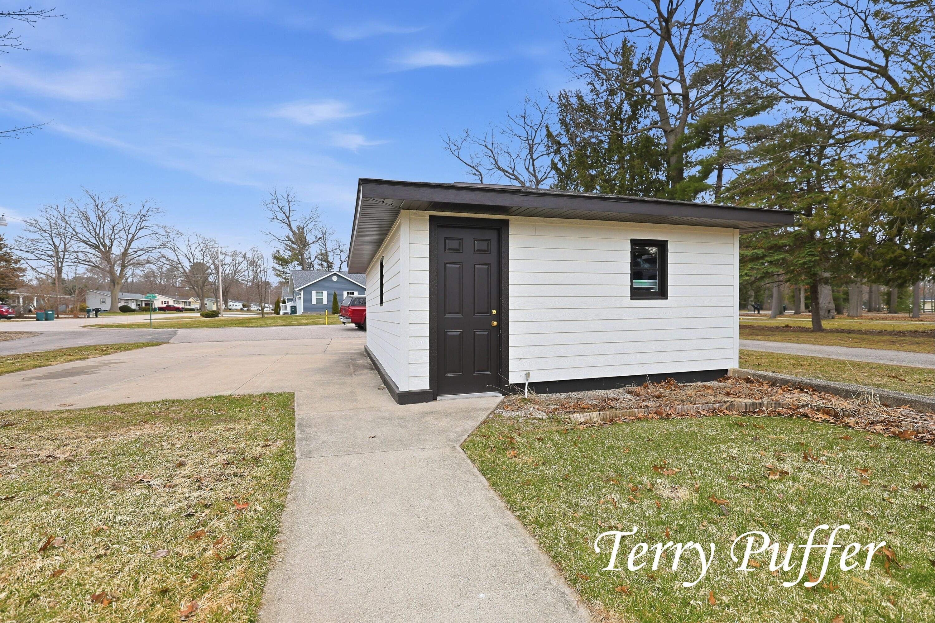 1559 Glenwood Avenue Muskegon MI 49445