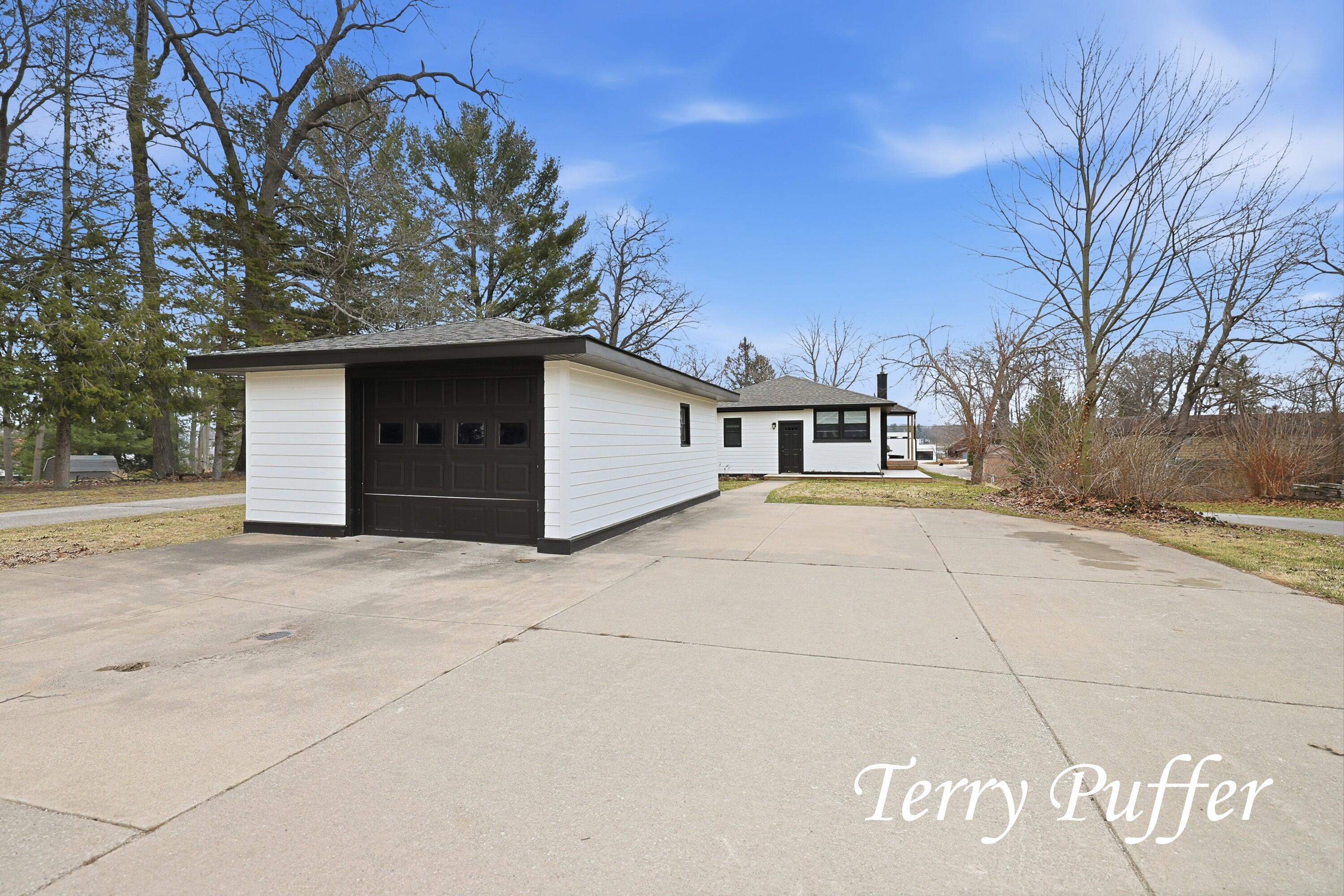 1559 Glenwood Avenue Muskegon MI 49445