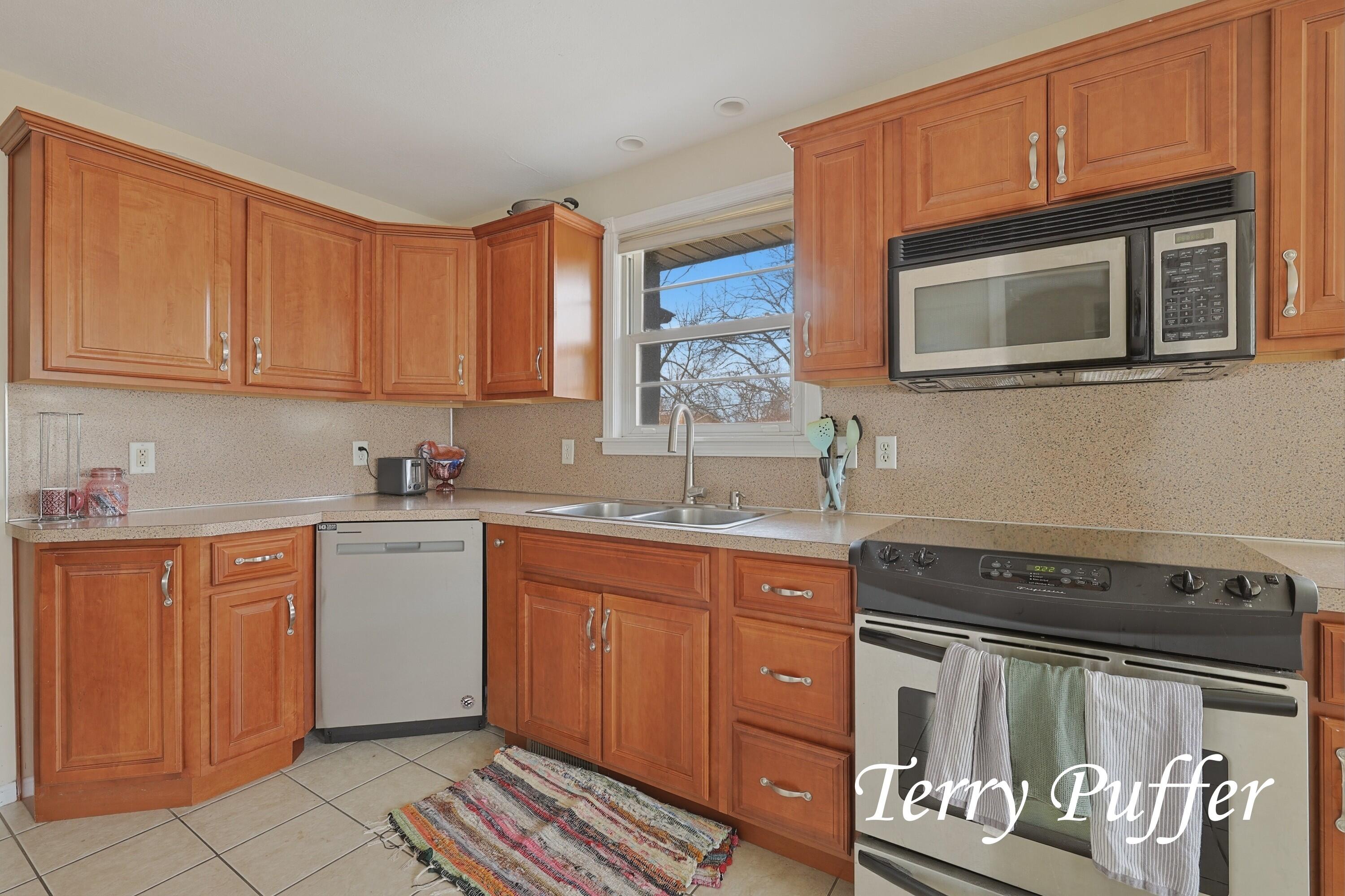 1559 Glenwood Avenue Muskegon MI 49445
