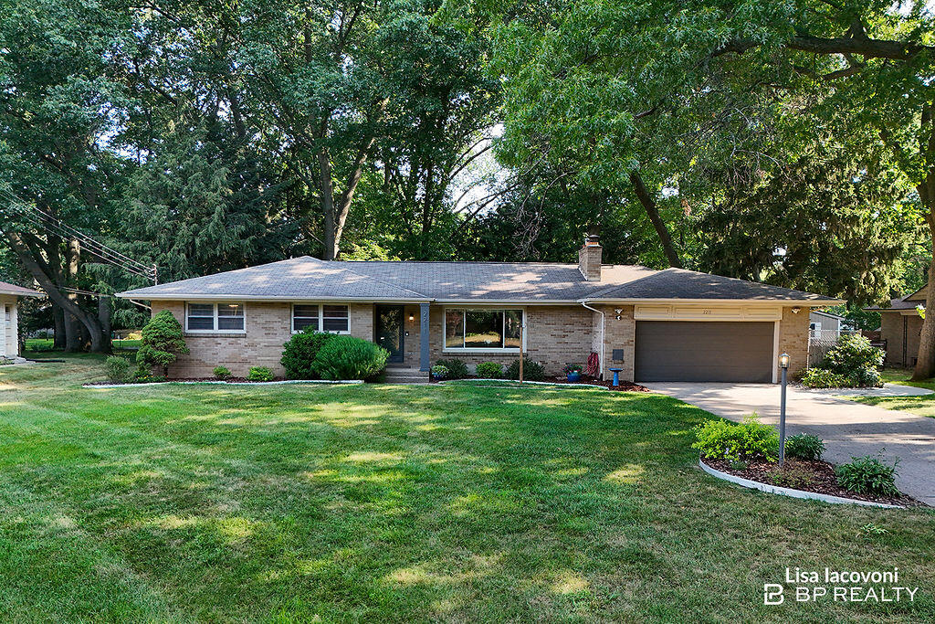 2211 Clover Drive NW Grand Rapids MI 49504