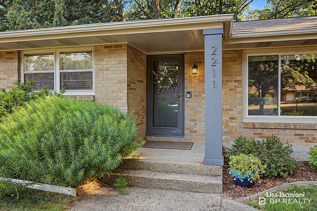 2211 Clover Drive NW Grand Rapids MI 49504