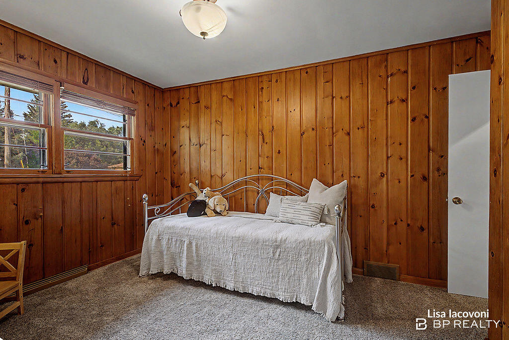 2211 Clover Drive NW Grand Rapids MI 49504