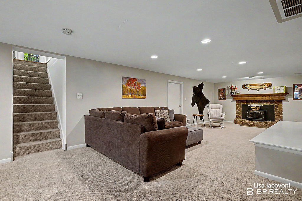 2211 Clover Drive NW Grand Rapids MI 49504