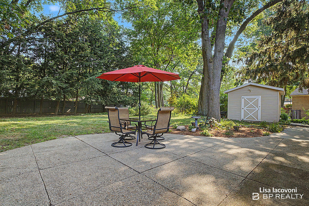 2211 Clover Drive NW Grand Rapids MI 49504