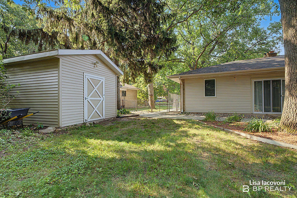 2211 Clover Drive NW Grand Rapids MI 49504