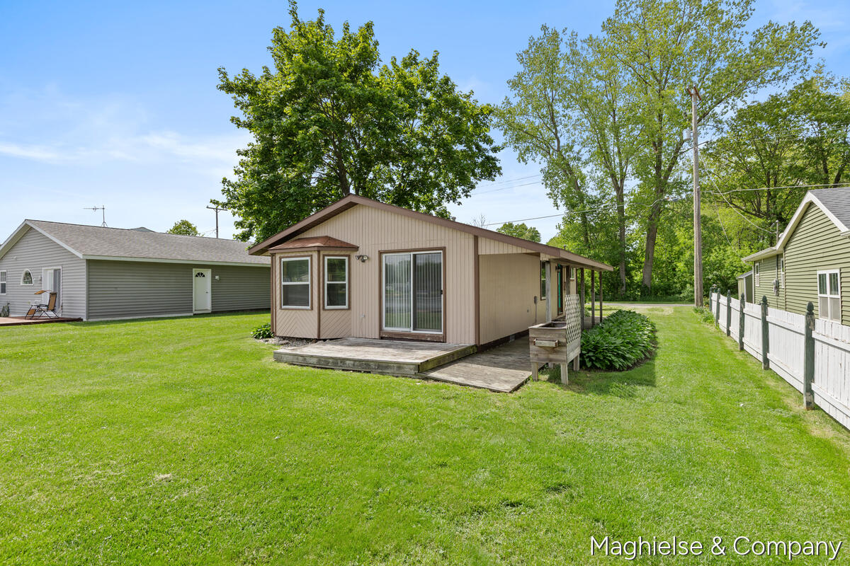 9048 Loveless Drive NE Rockford MI 49341