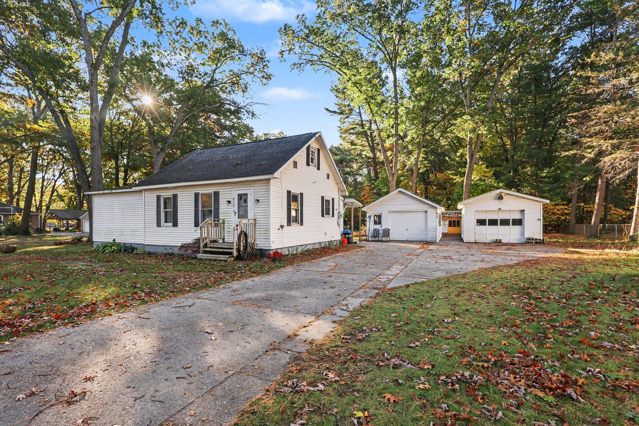 617 W River Road Muskegon MI 49445