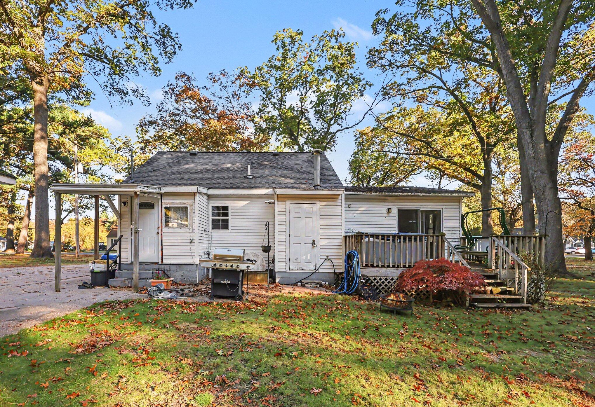 617 W River Road Muskegon MI 49445