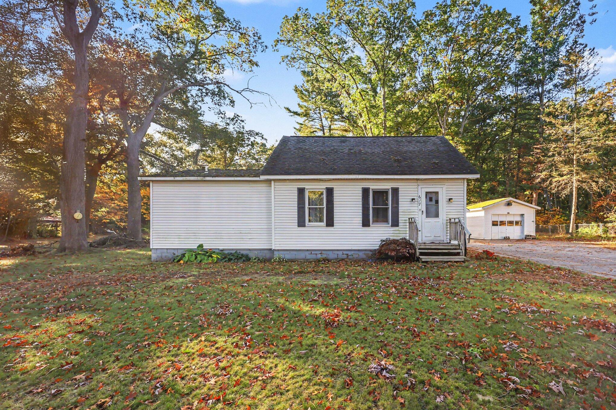 617 W River Road Muskegon MI 49445
