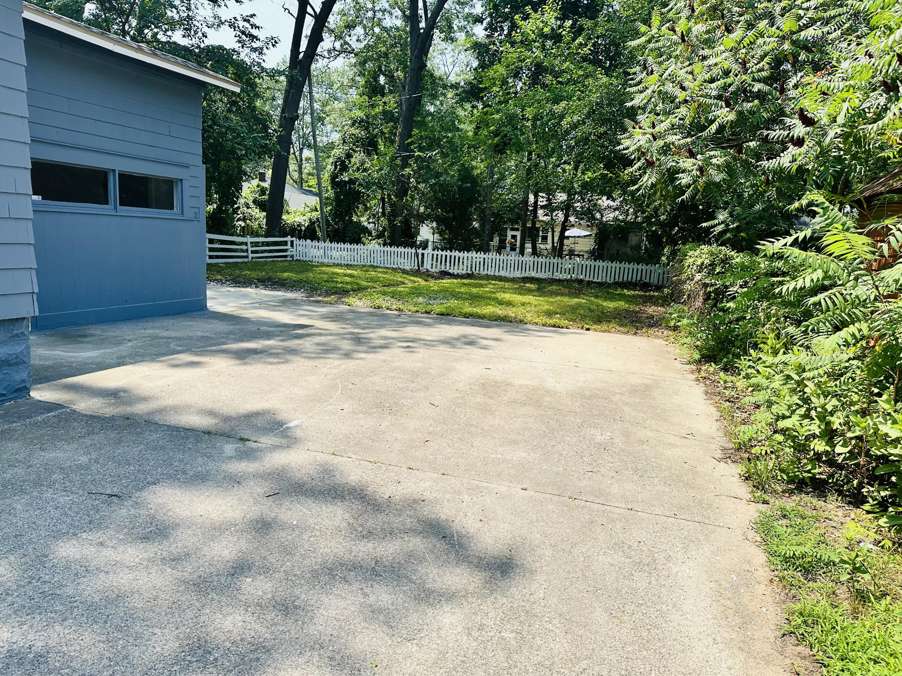 1953 Jiroch Street Muskegon MI 49442