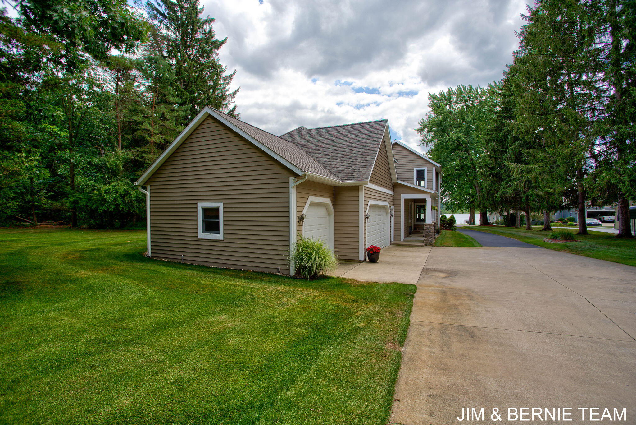 3235 Lakeview Drive Allegan MI 49010