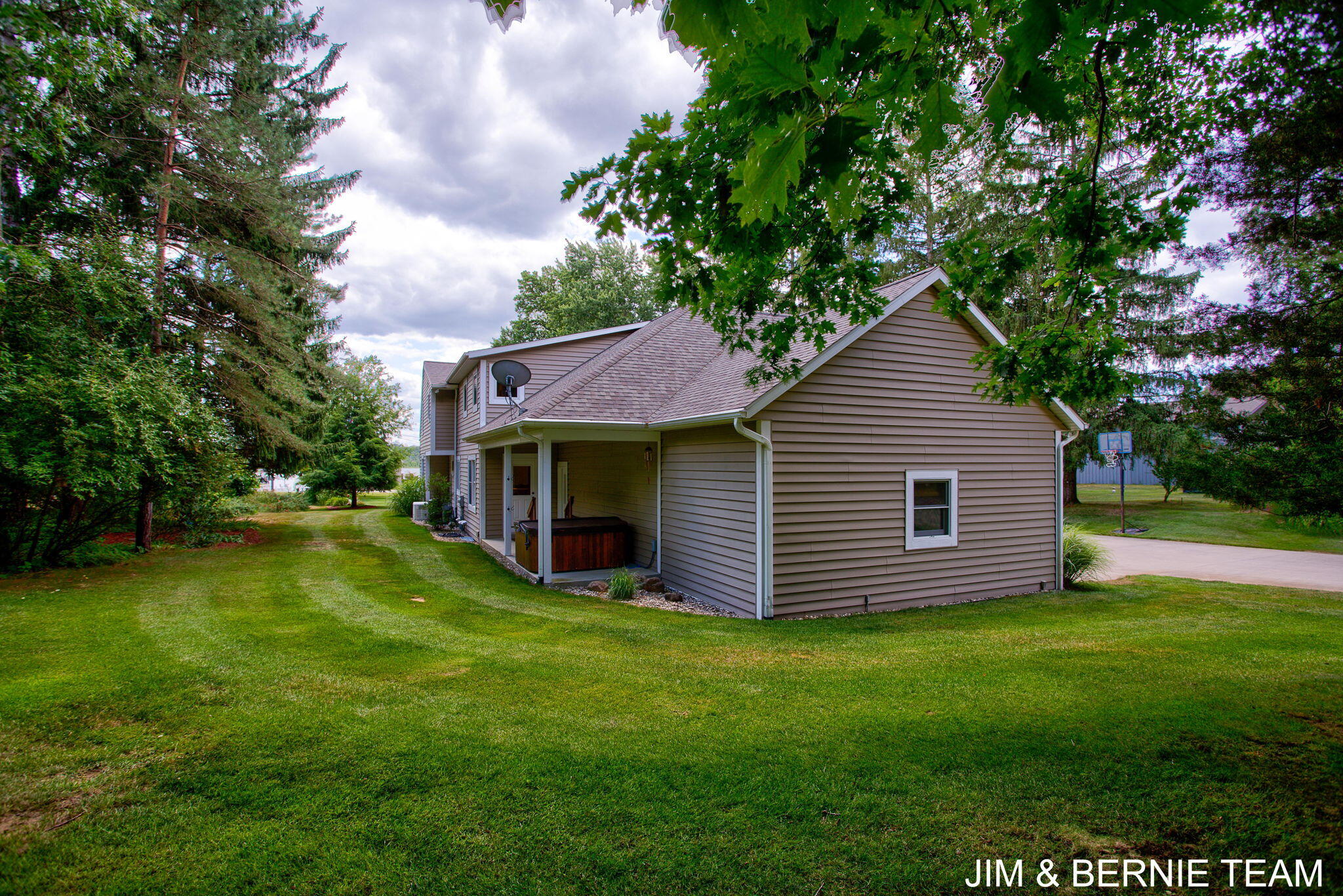 3235 Lakeview Drive Allegan MI 49010