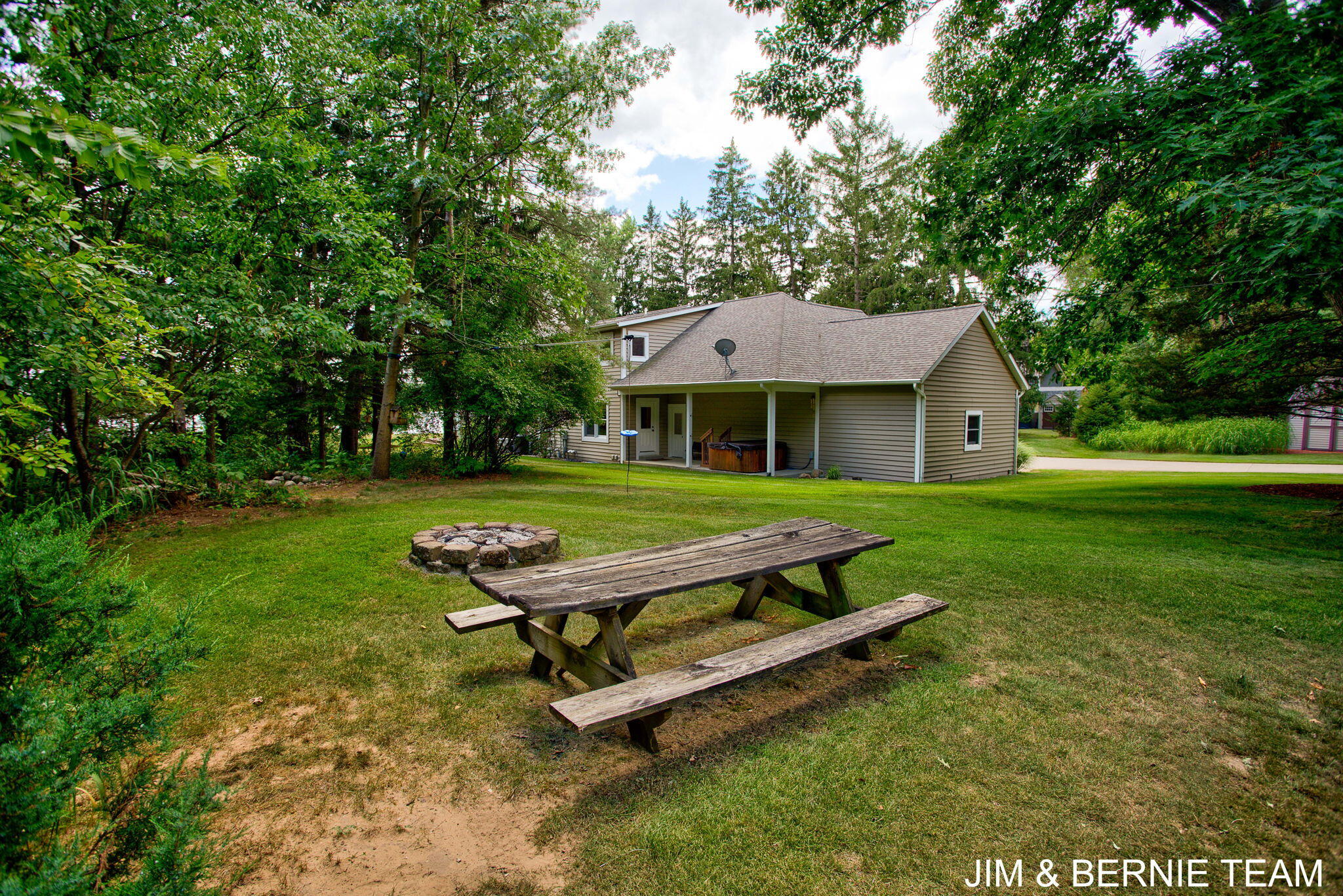 3235 Lakeview Drive Allegan MI 49010