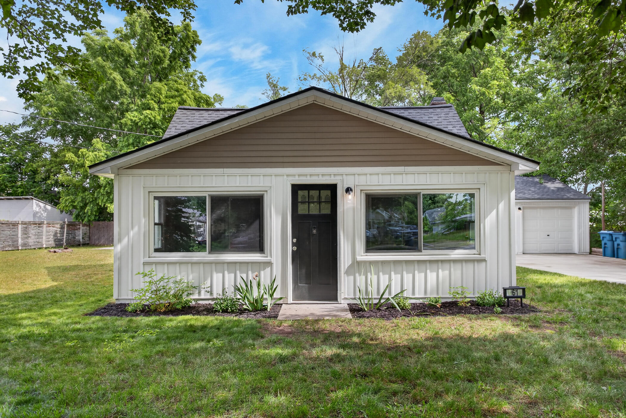 61 Jonquil Street SW Grand Rapids MI 49548