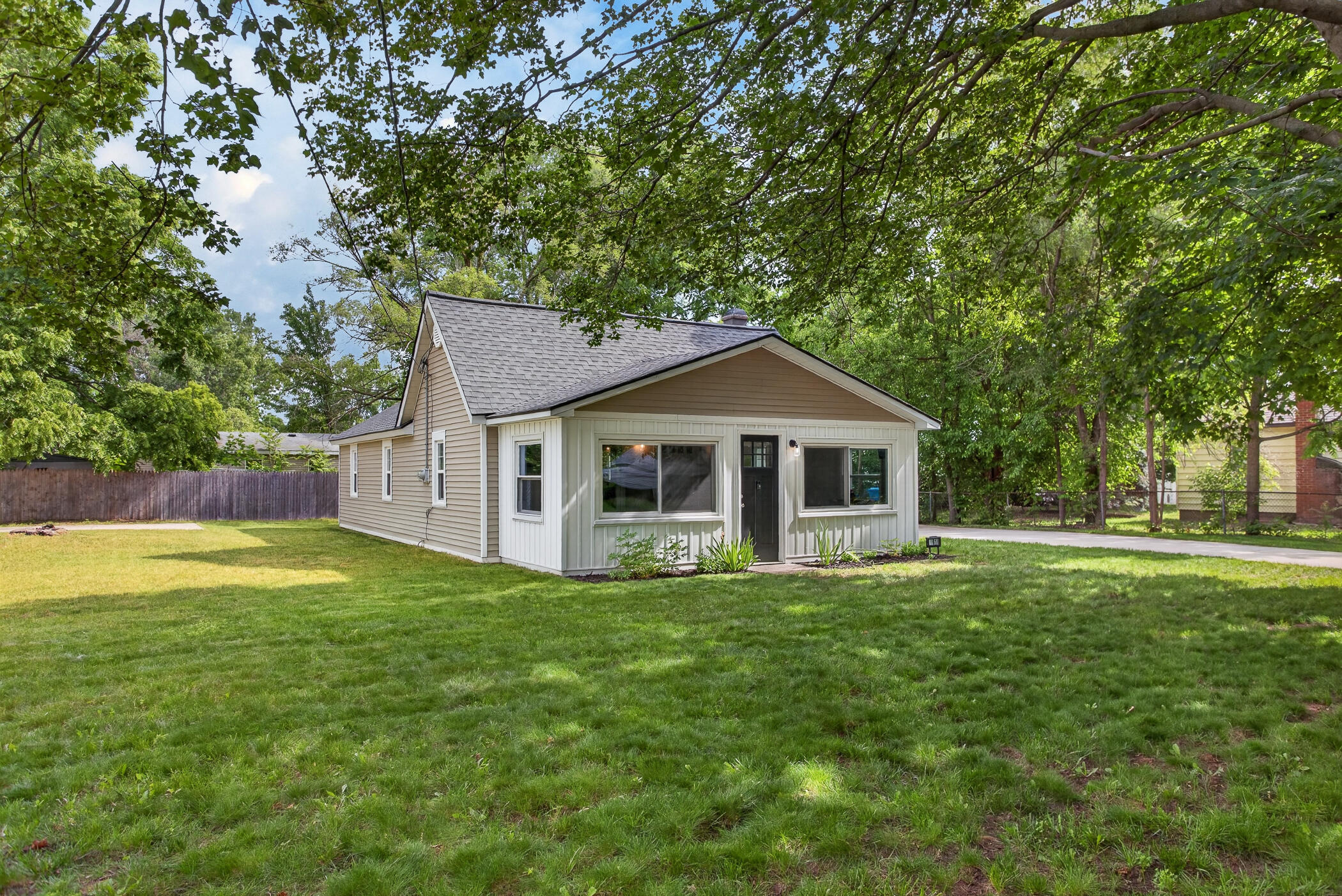 61 Jonquil Street SW Grand Rapids MI 49548