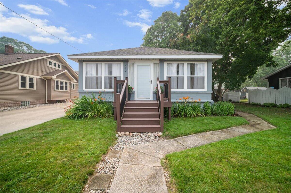 312 Sigsbee Avenue NE Rockford MI 49341
