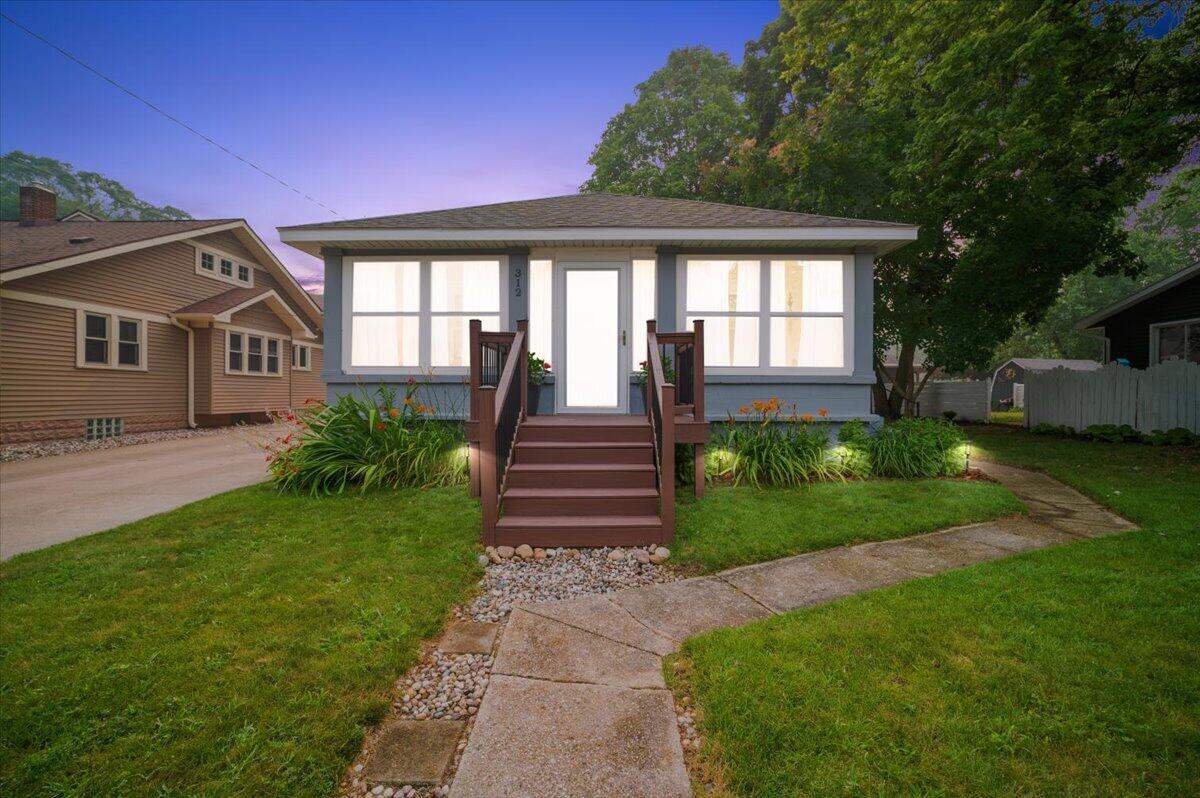 312 Sigsbee Avenue NE Rockford MI 49341