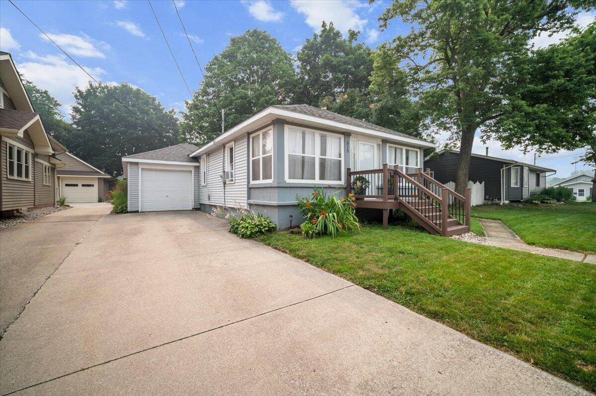312 Sigsbee Avenue NE Rockford MI 49341