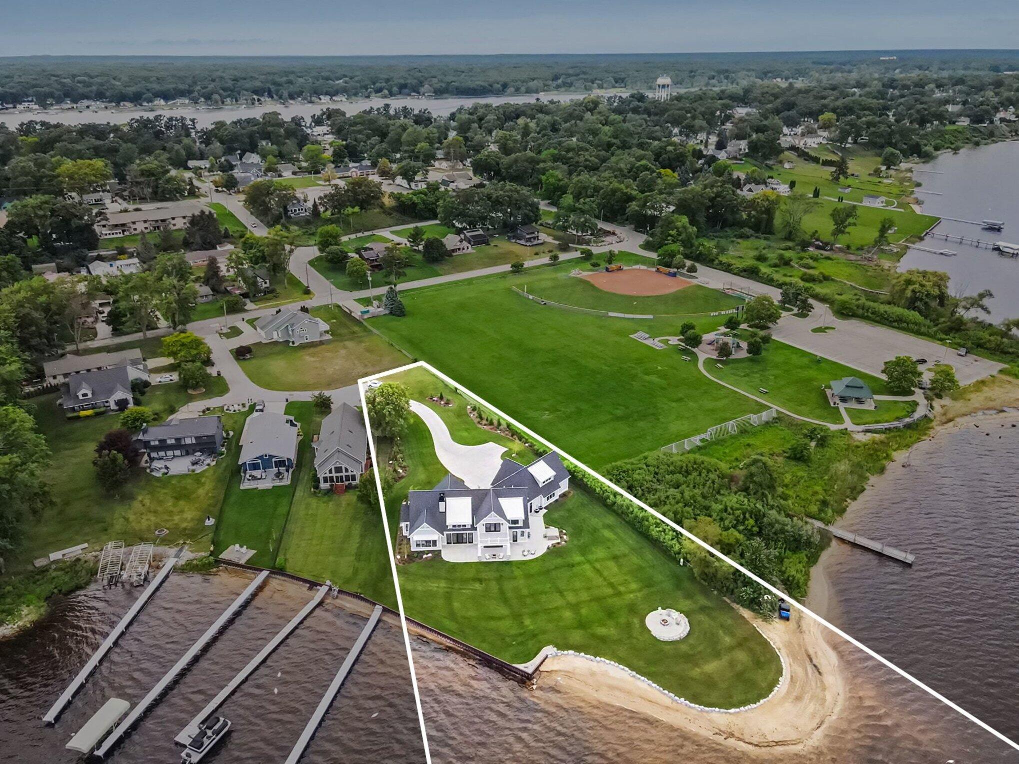 1019 Moorings Court Muskegon MI 49445