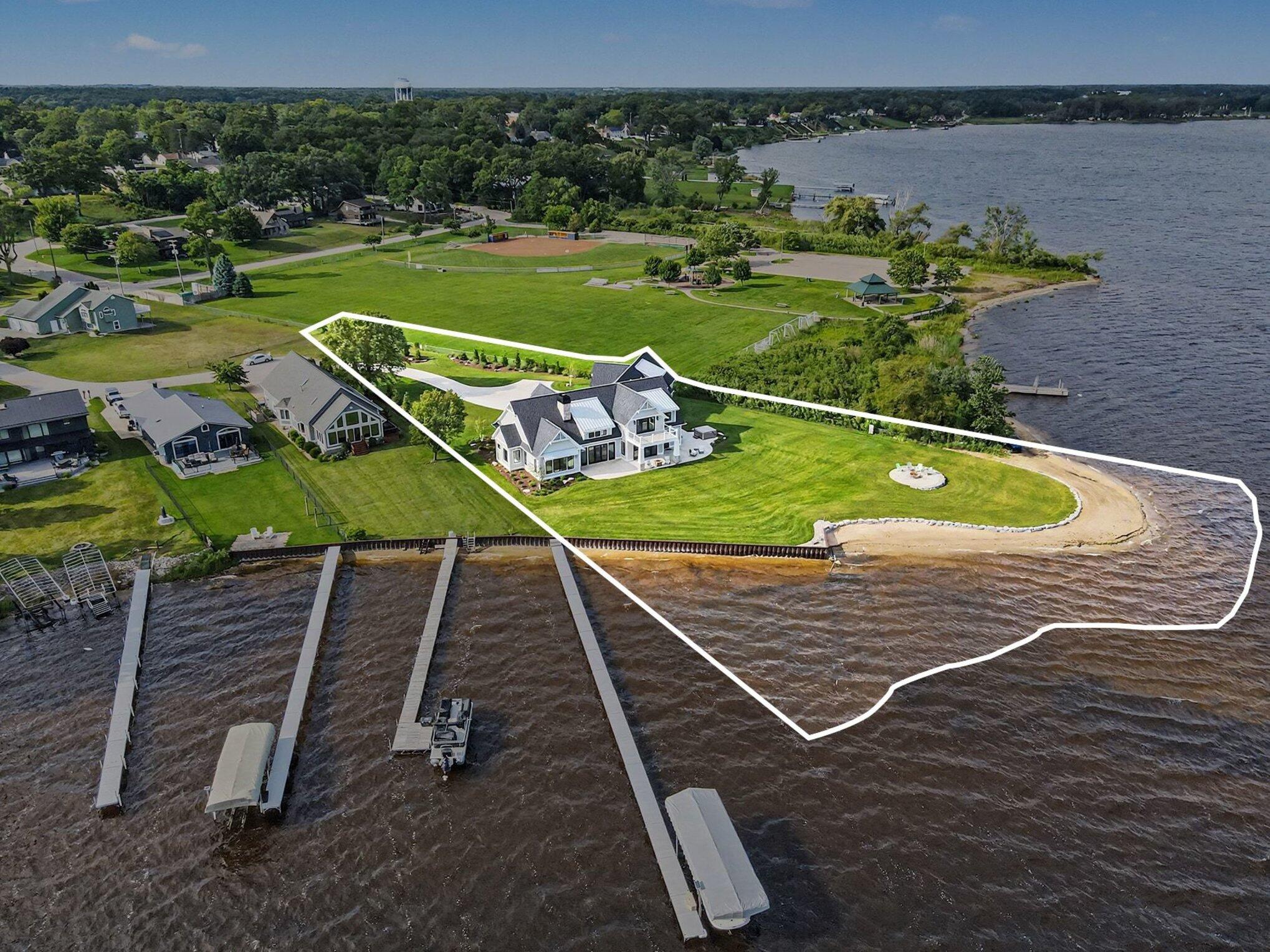 1019 Moorings Court Muskegon MI 49445