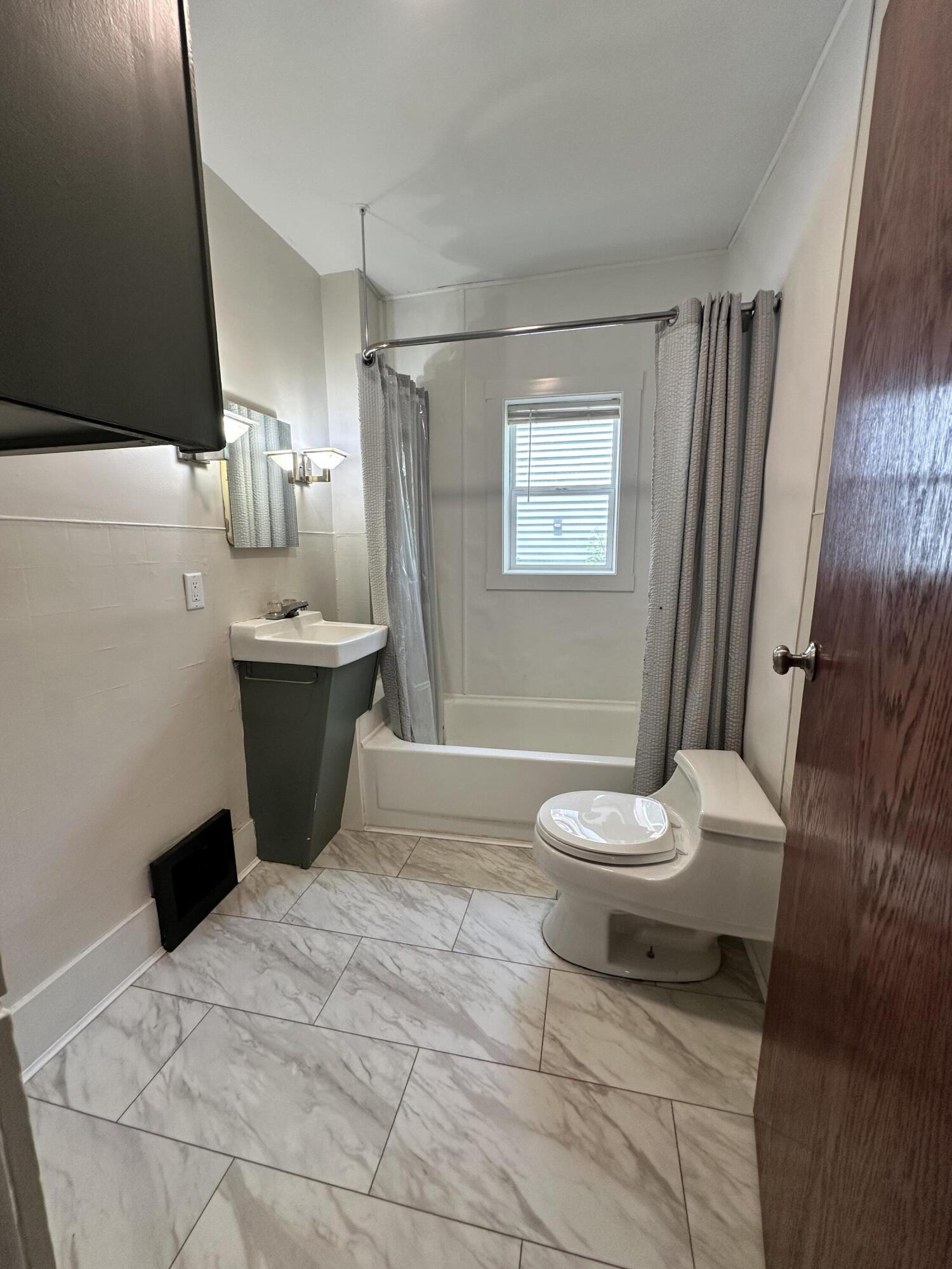 1636 Wood Street Muskegon MI 49442