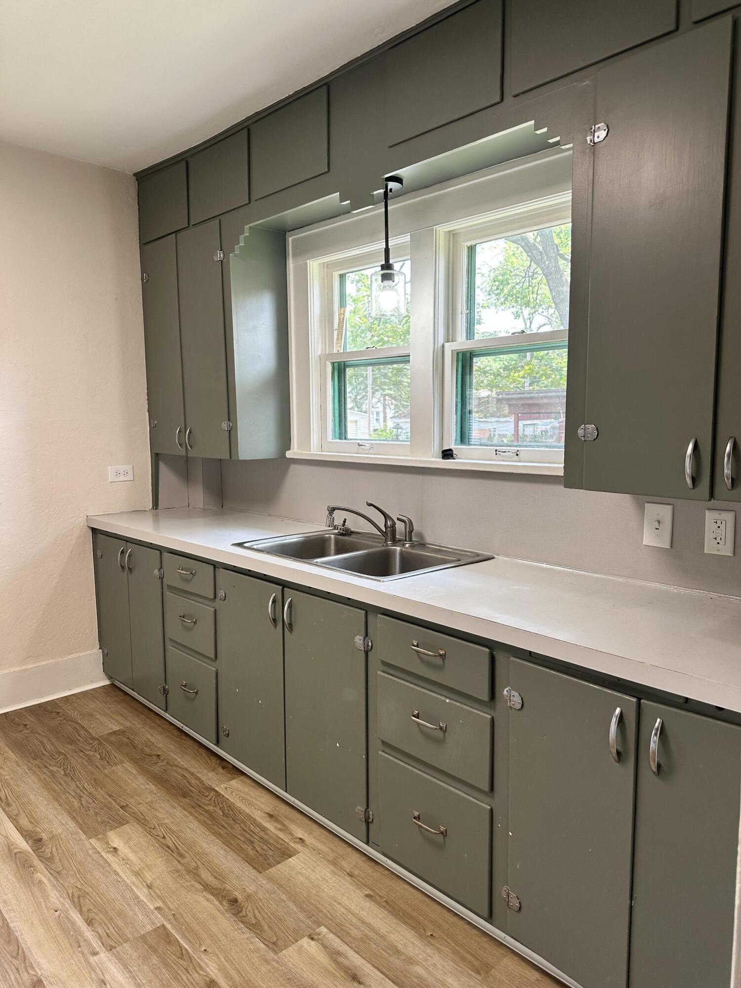 1636 Wood Street Muskegon MI 49442