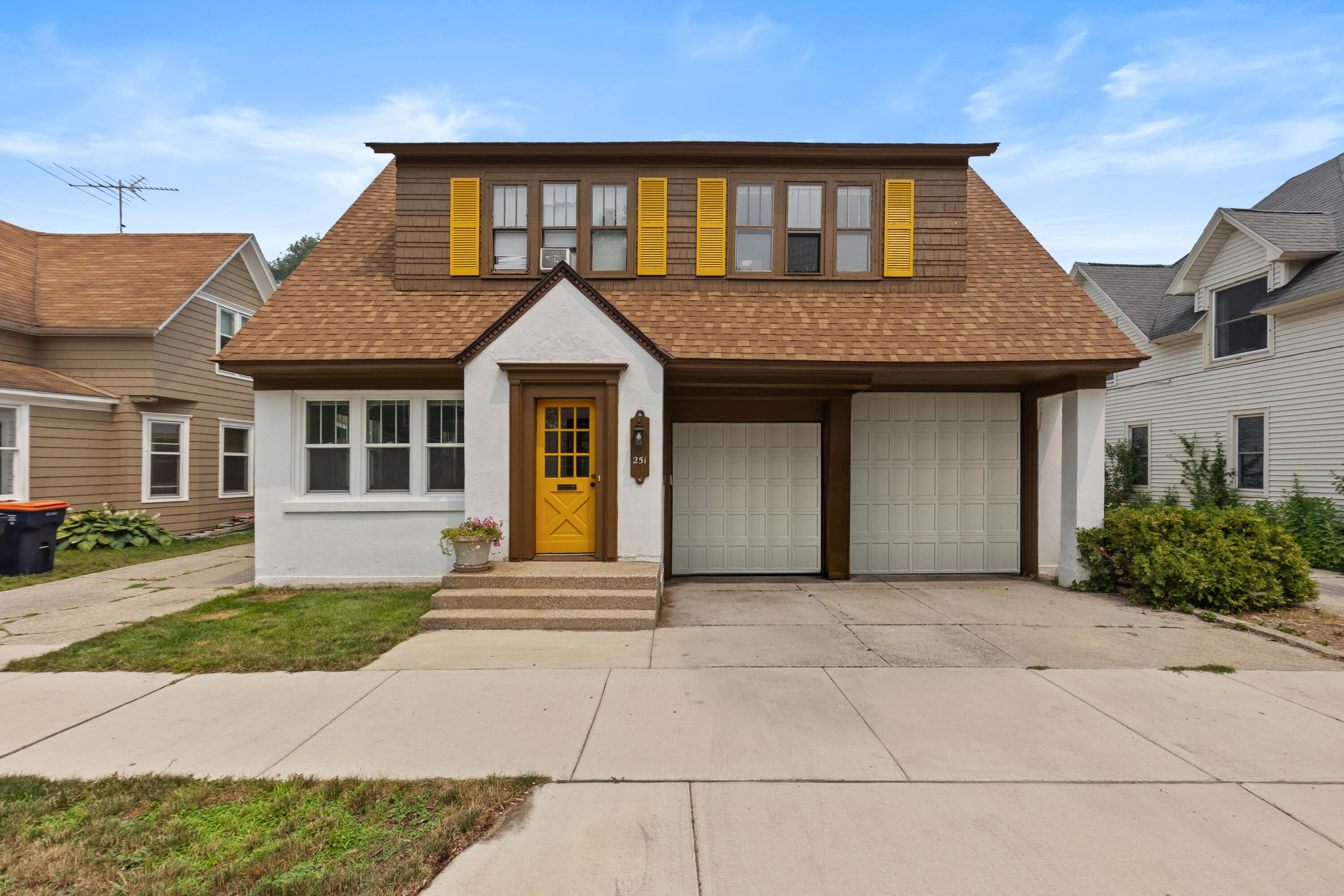 251 W 11th Street Holland MI 49423