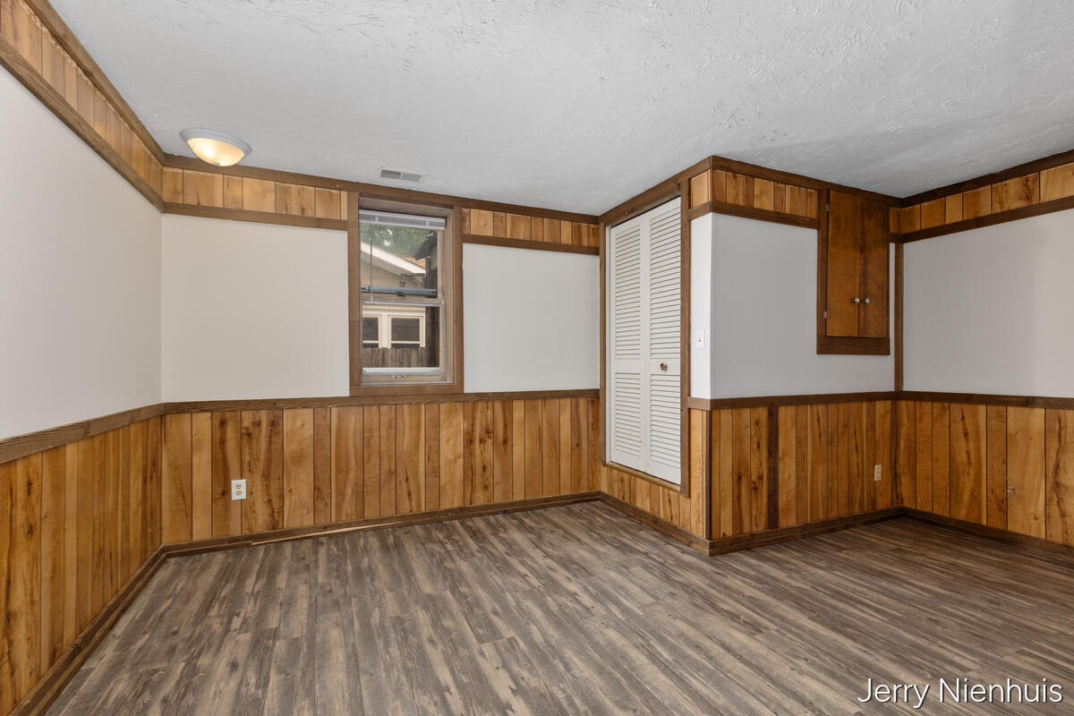251 W 11th Street Holland MI 49423