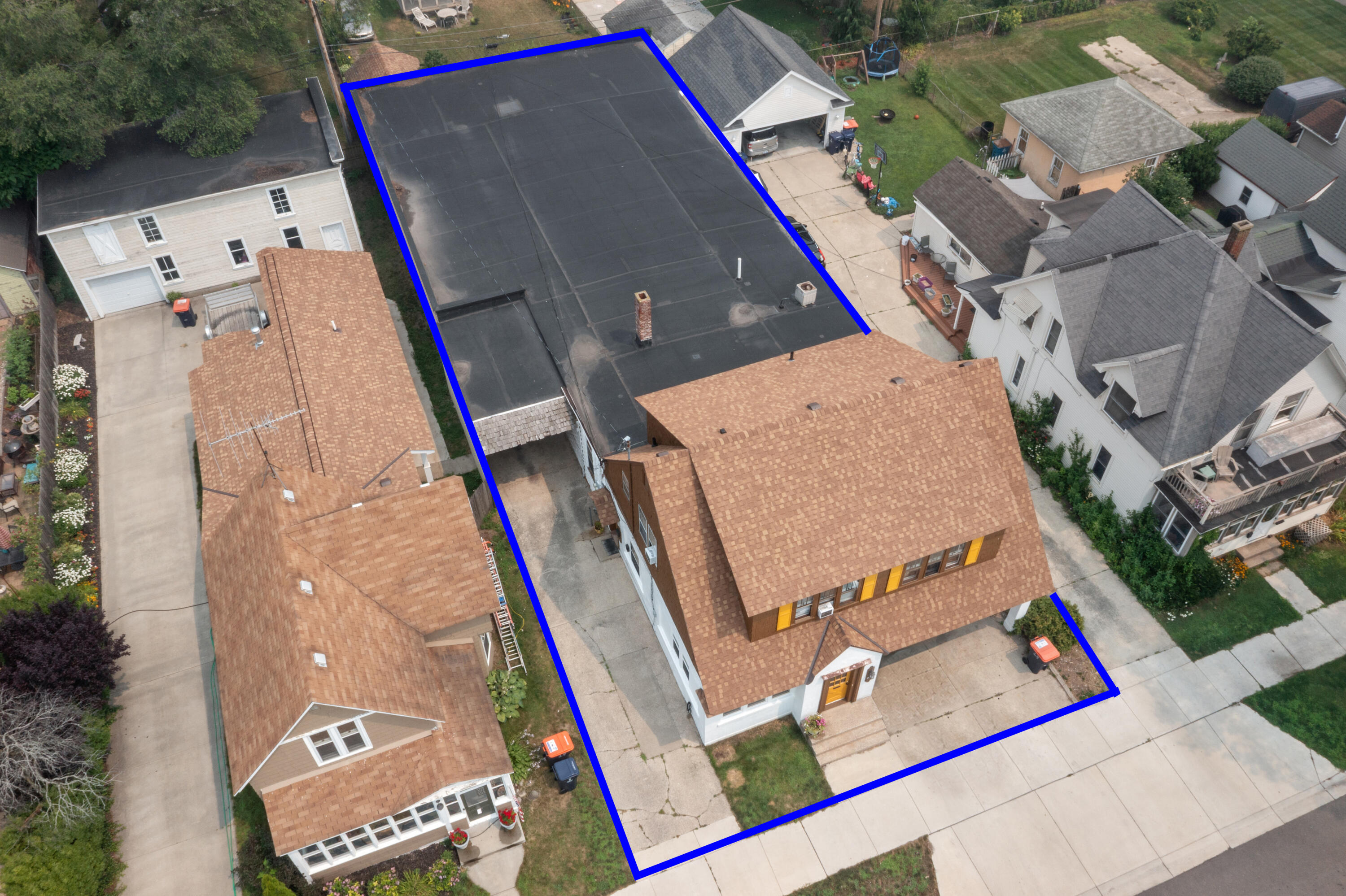 251 W 11th Street Holland MI 49423